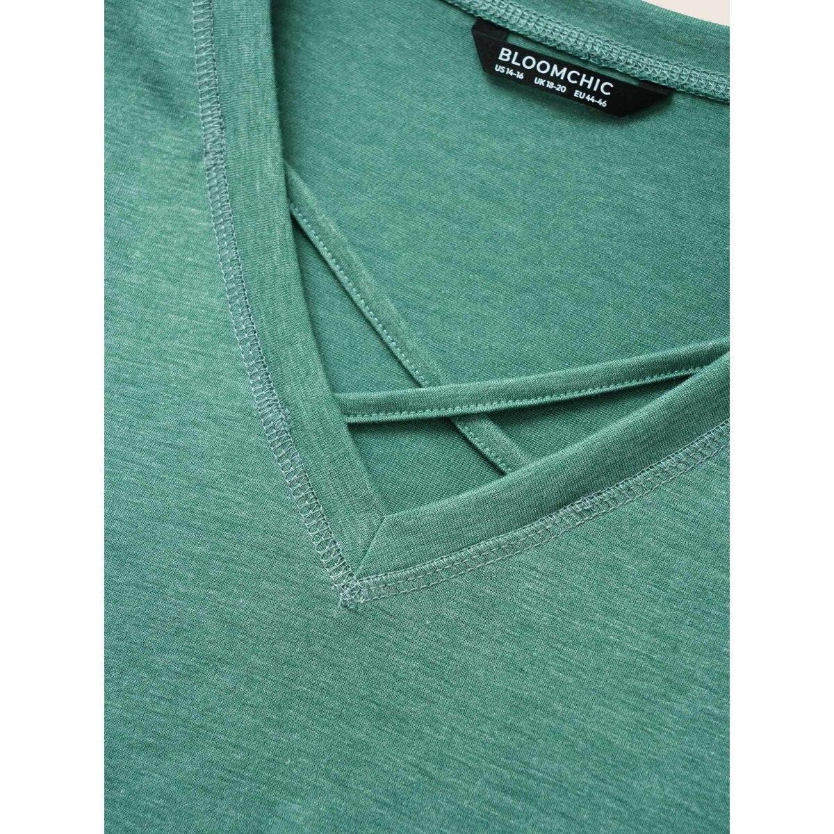 Plus Size Solid Crisscross Neck Contrast Stitch T-shirt Green Women Leisure Plain V-neck Casual T-shirts BloomChic 26/4X Product Image