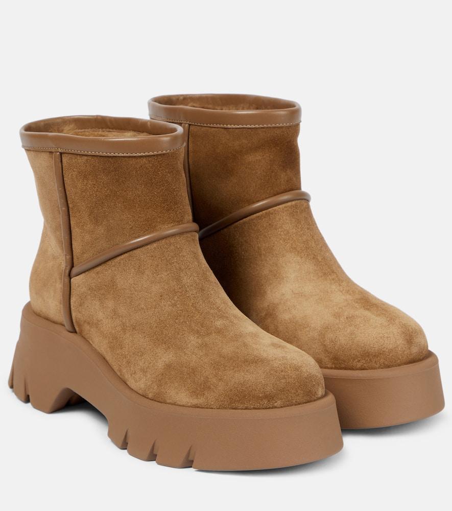 GIANVITO ROSSI Lug-sole Suede Shearling-lined Booties In Camel Product Image