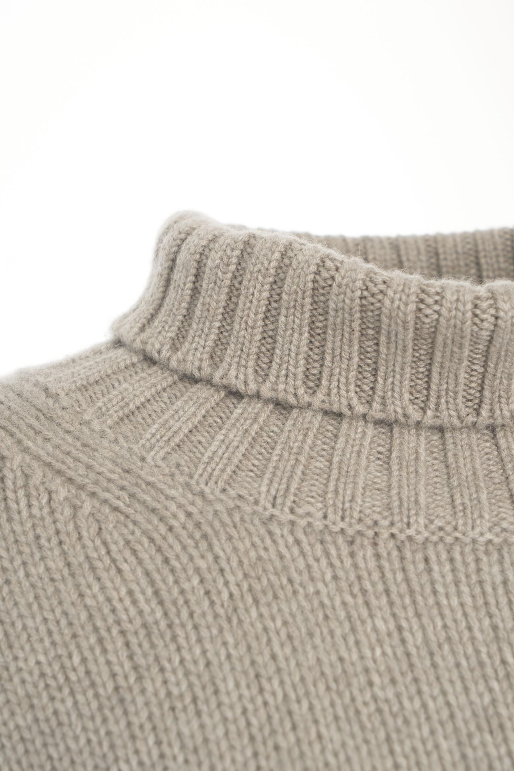 Cashmere turtleneck sweater Product Image