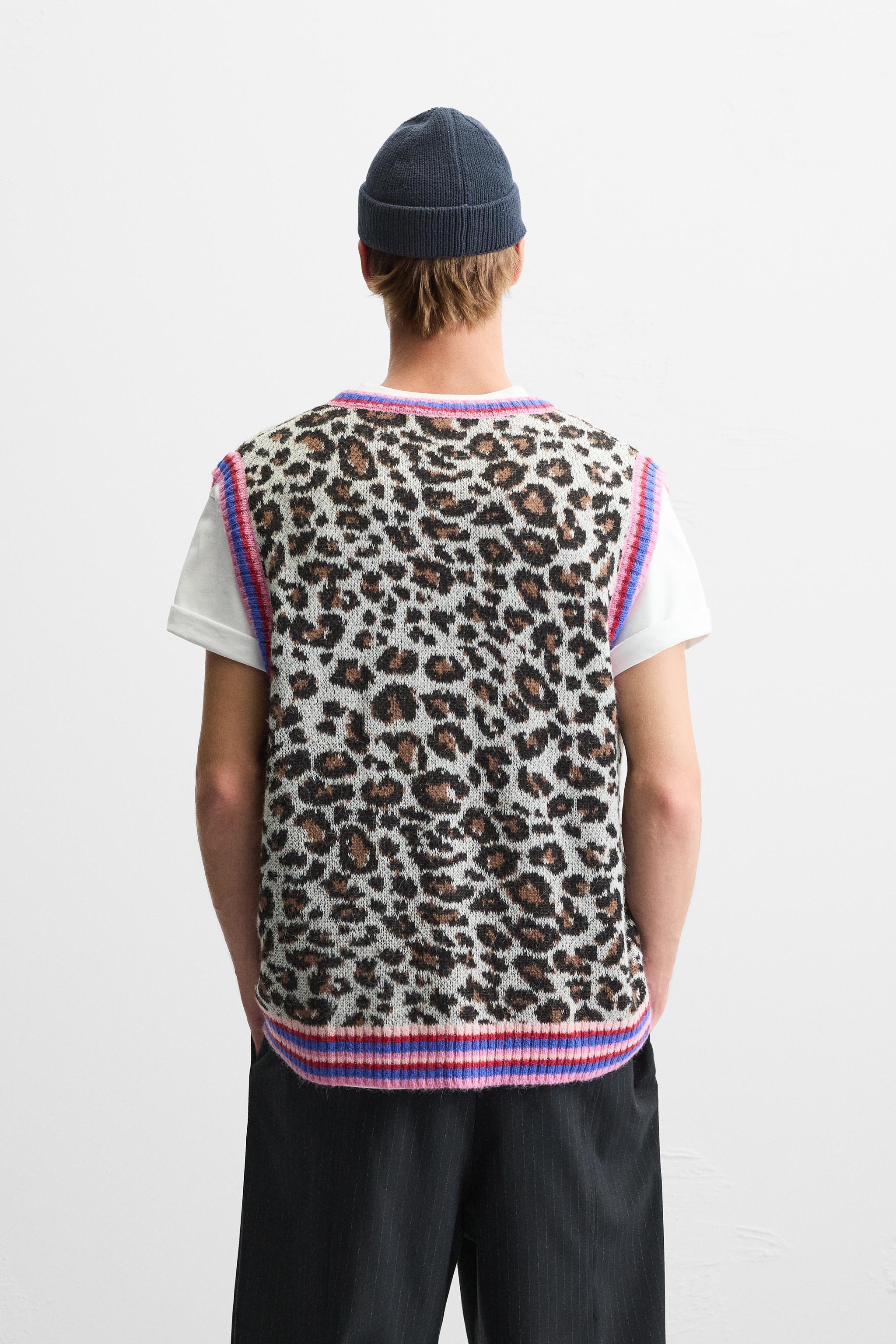 ANIMAL PRINT JACQUARD KNIT VEST Product Image