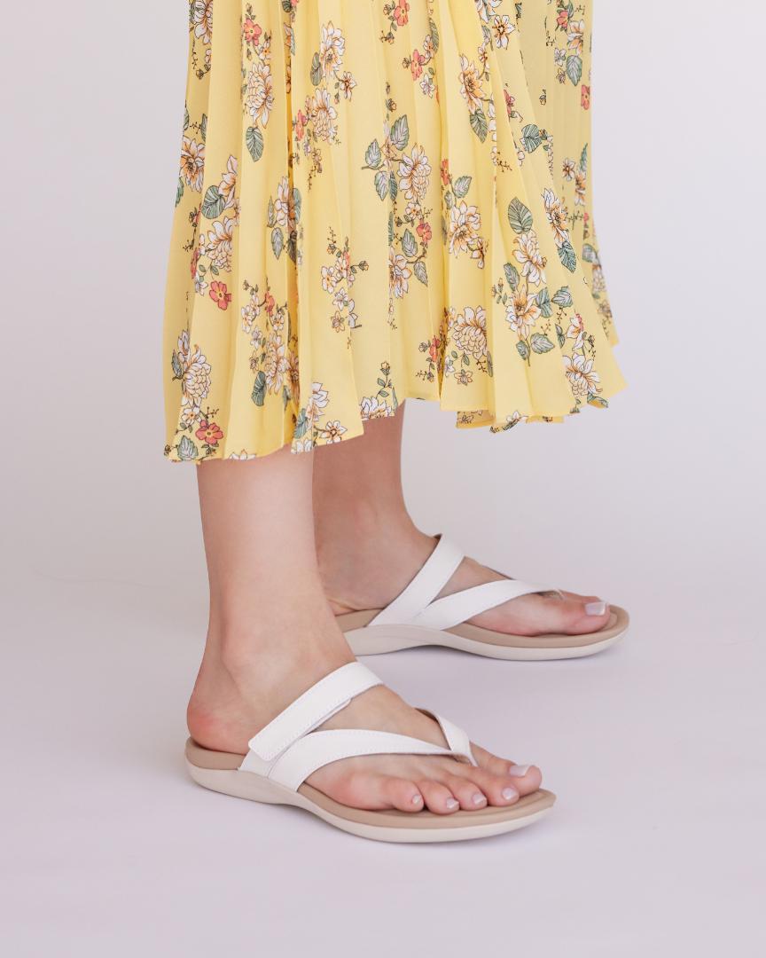 Oasis Thong Sandal Female Product Image