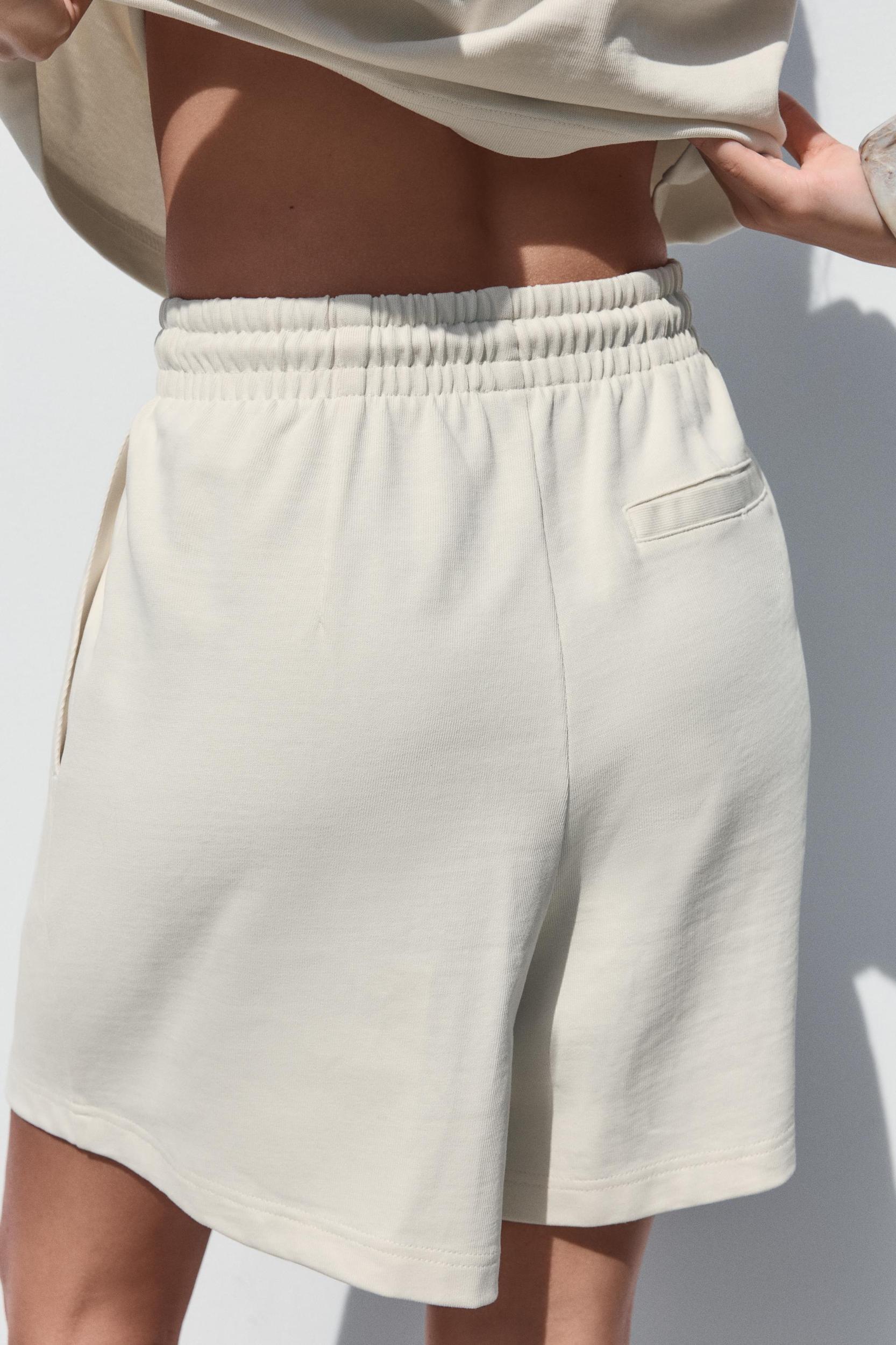 TEXTURED WEAVE PLEATED SHORTS Product Image