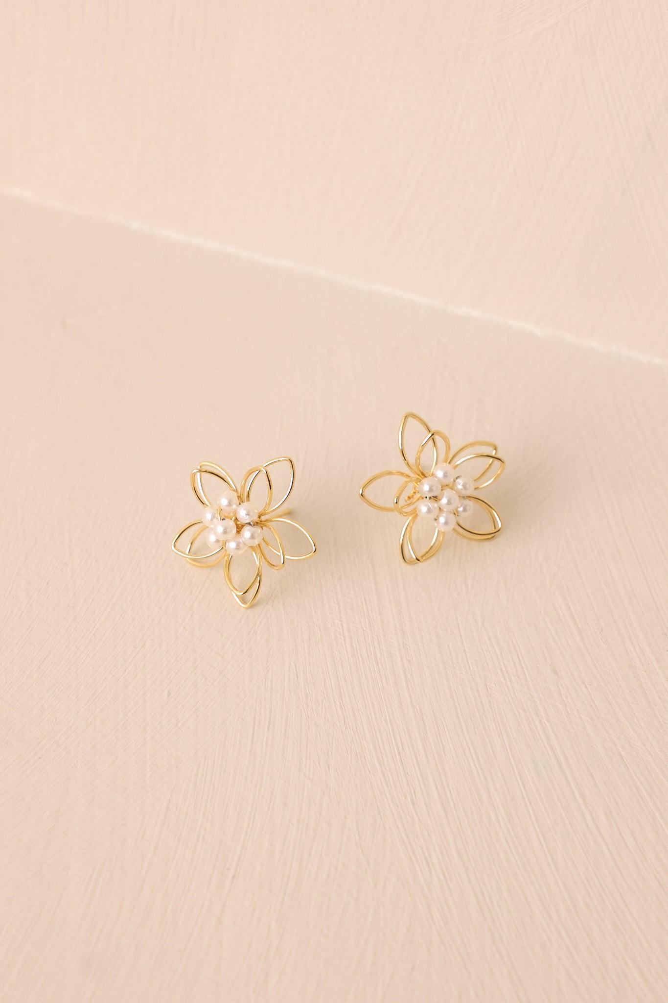 Honeybee's Delight Gold & Ivory Pearl Flower Earrings Product Image