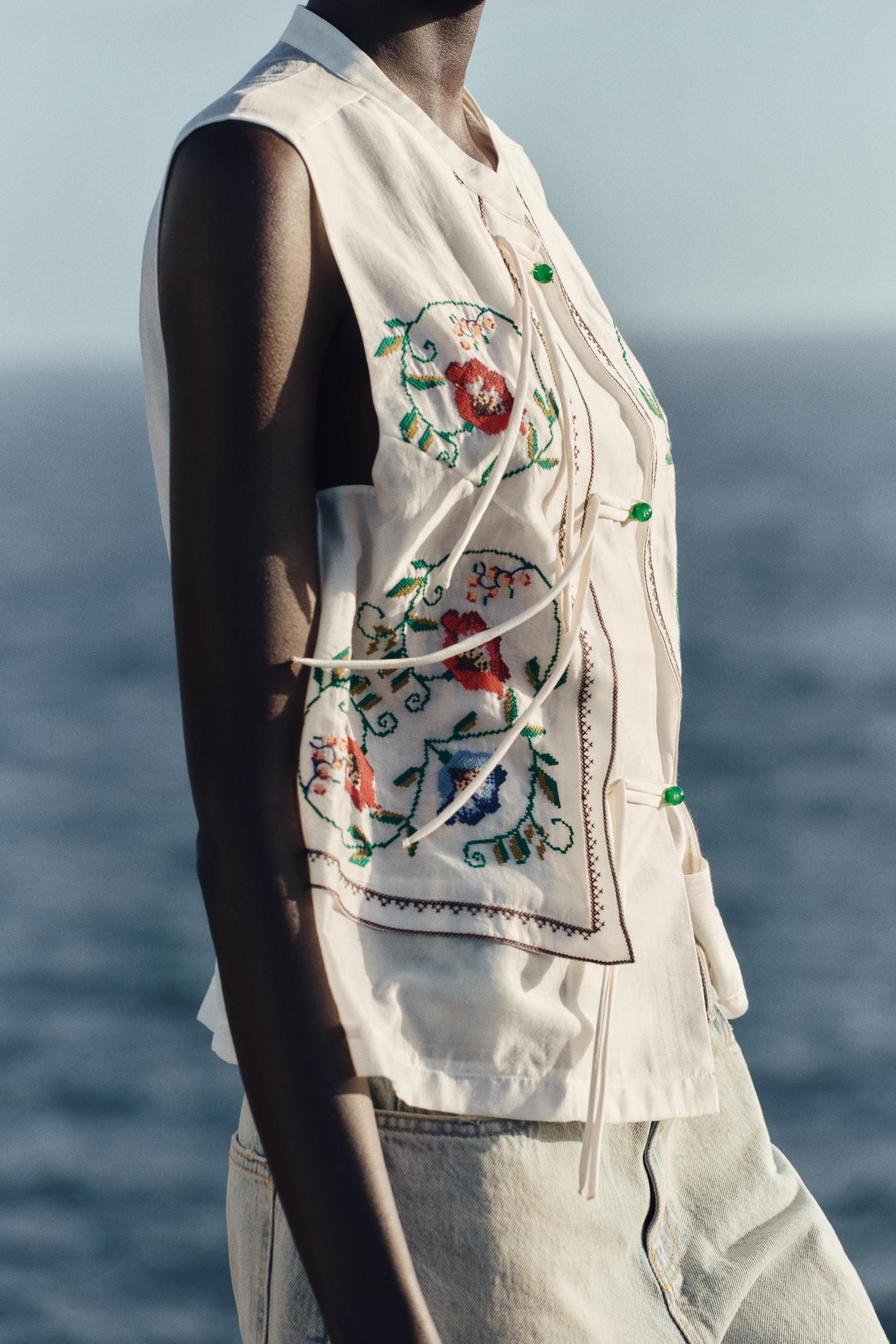 EMBROIDERED FLOWER TOP Product Image