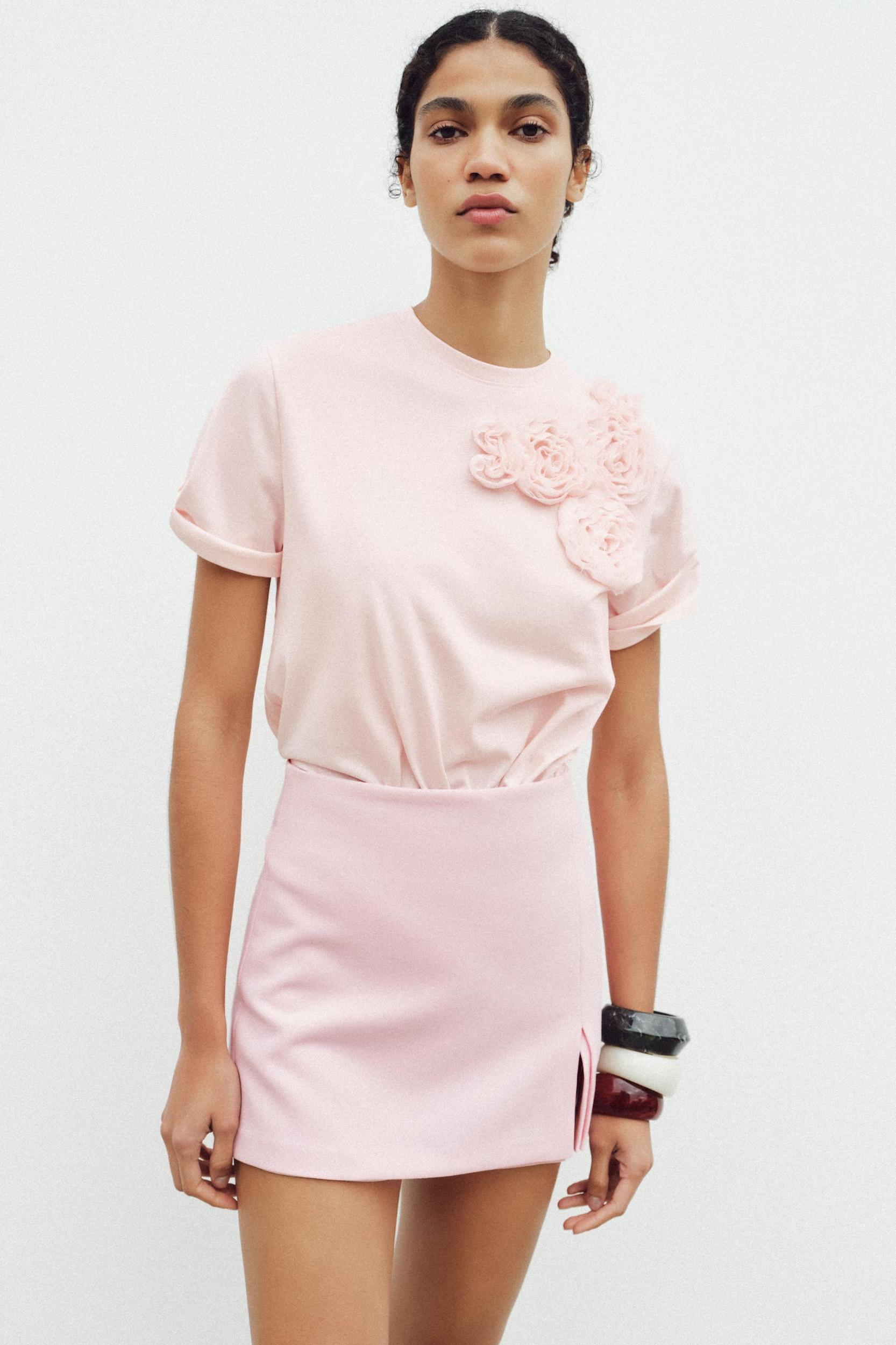 FLOWER T-SHIRT Product Image