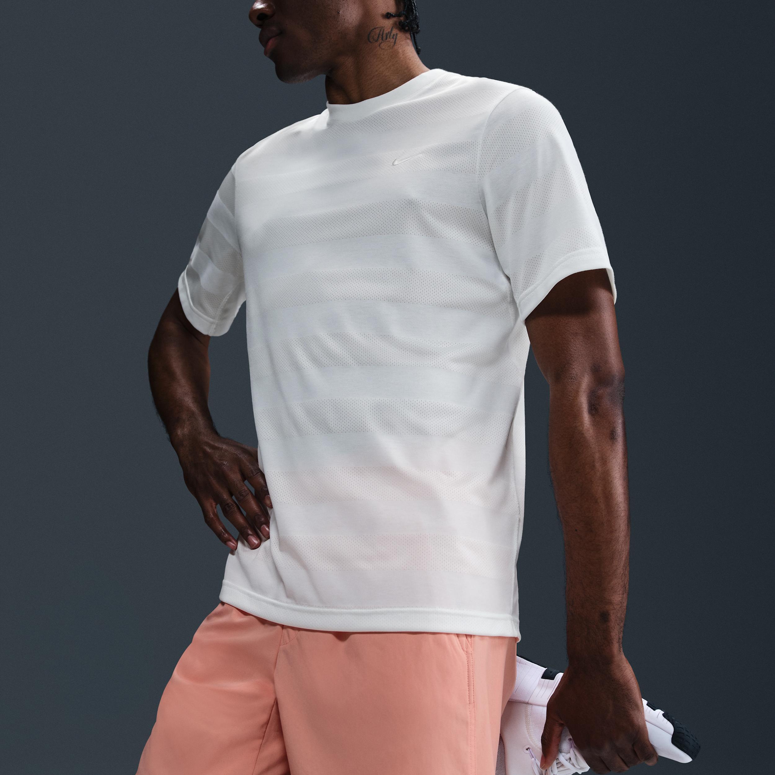 Nike Primary Men's Dri-FIT Short-Sleeve Fitness Top Product Image