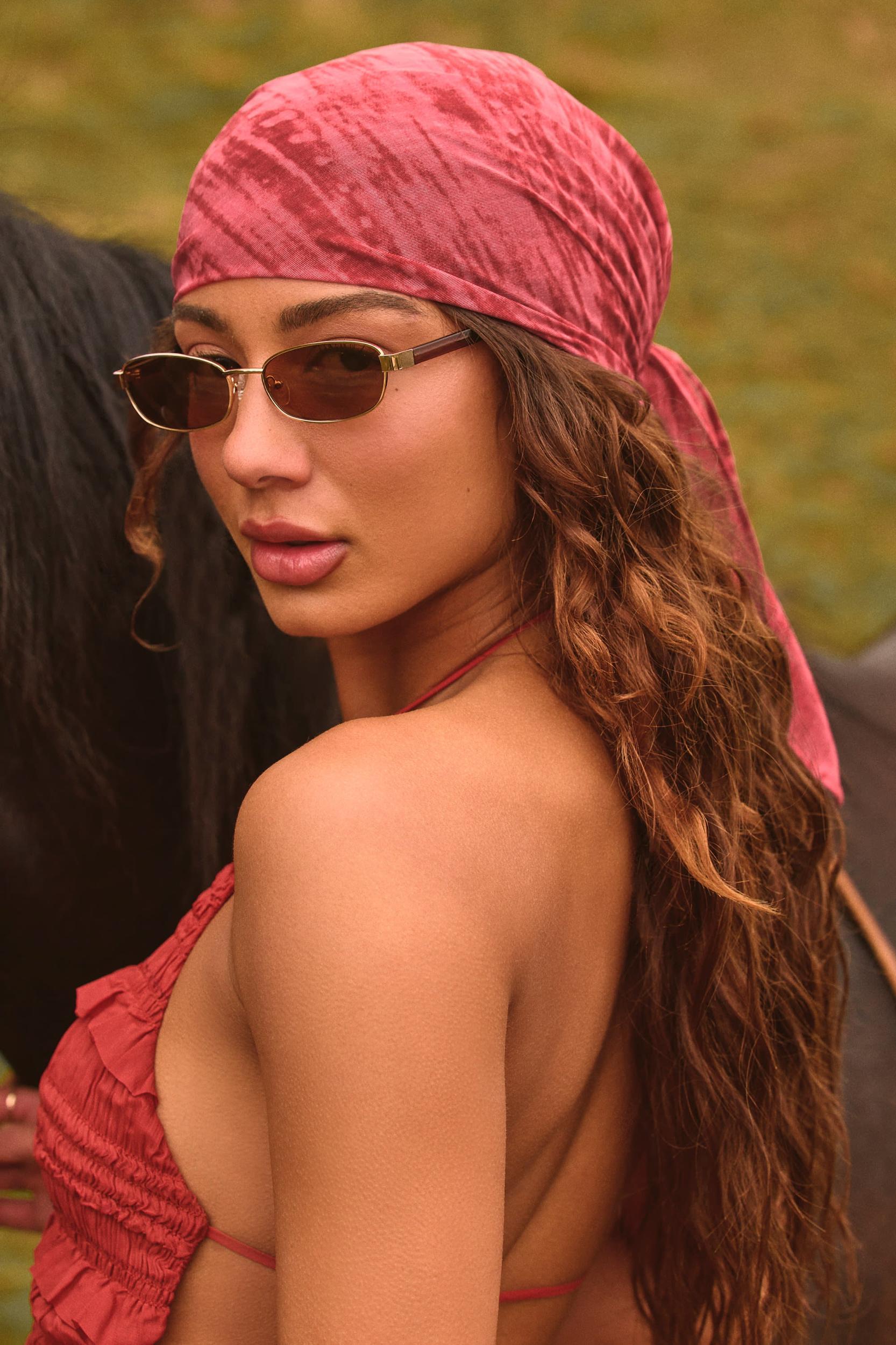 Headscarf in Red Print Product Image