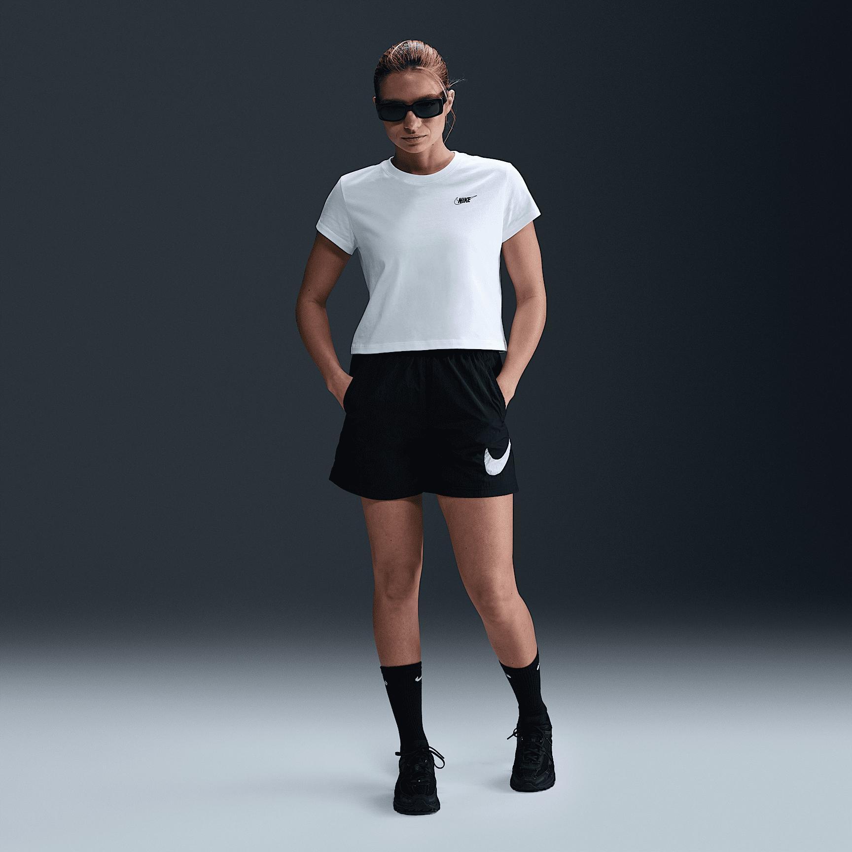 Nike Sportswear Club Women's Short-Sleeve Cropped Graphic T-Shirt Product Image