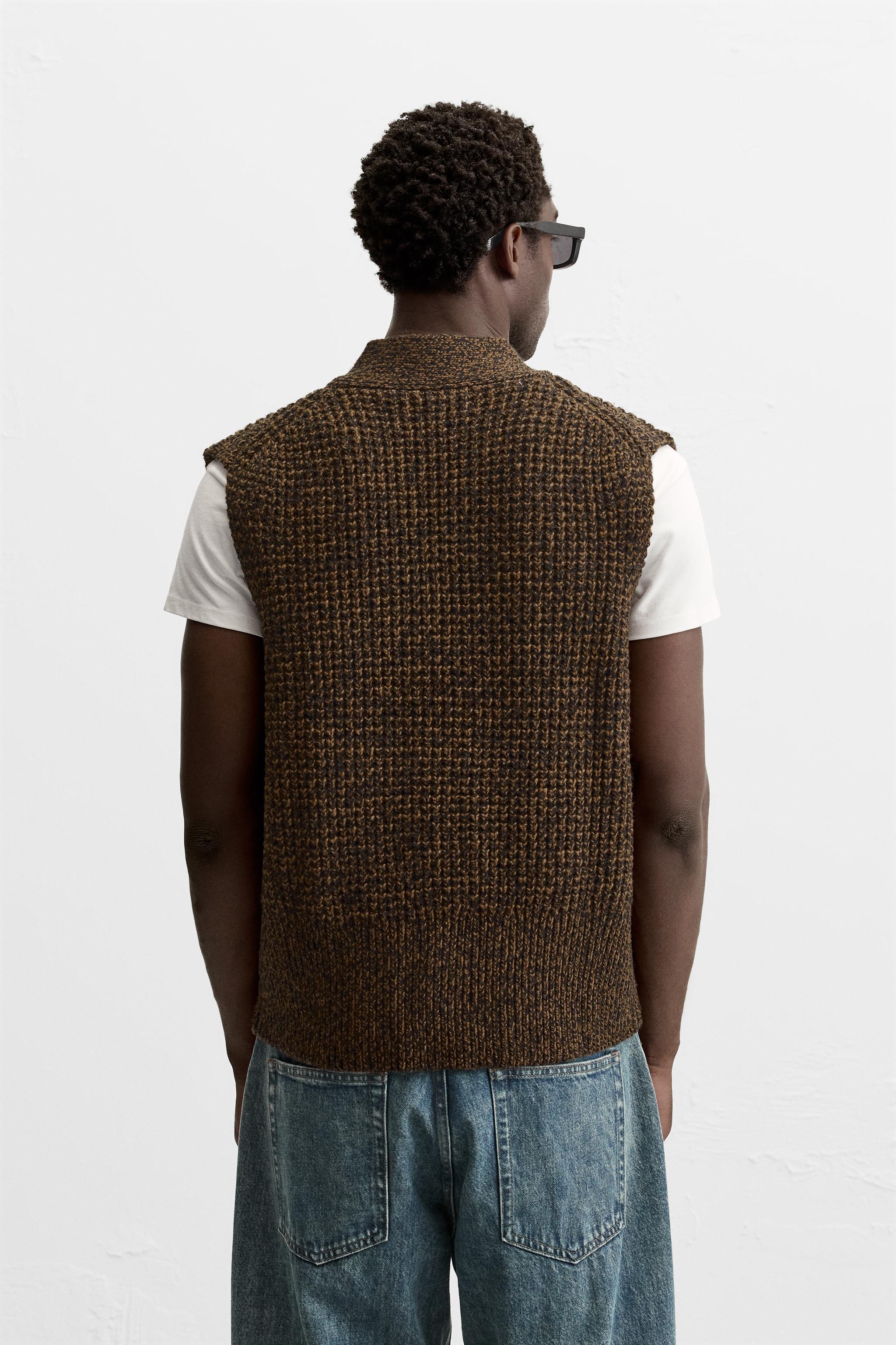 100% WOOL KNIT VEST Product Image