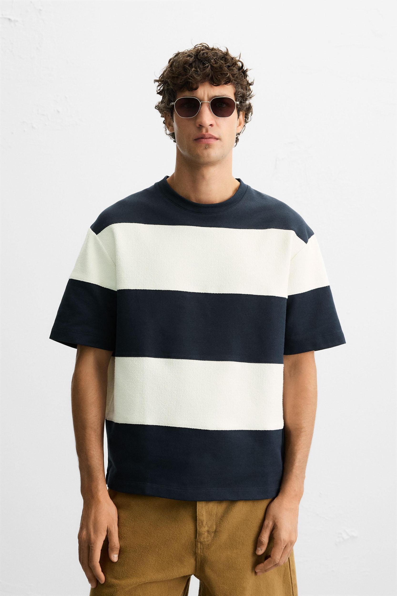 CONTRAST STRIPE SWEATSHIRT Product Image