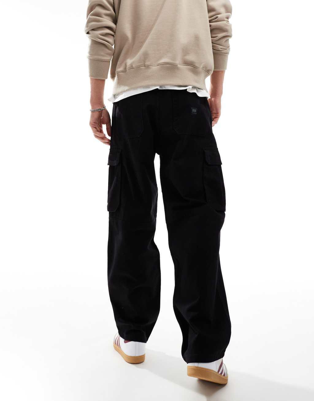 Pull&Bear straight leg cargo pants in black Product Image