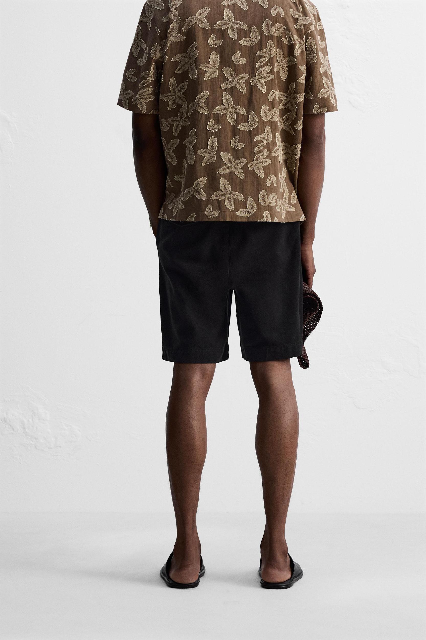 RELAXED FIT PLEATED BERMUDA SHORTS Product Image