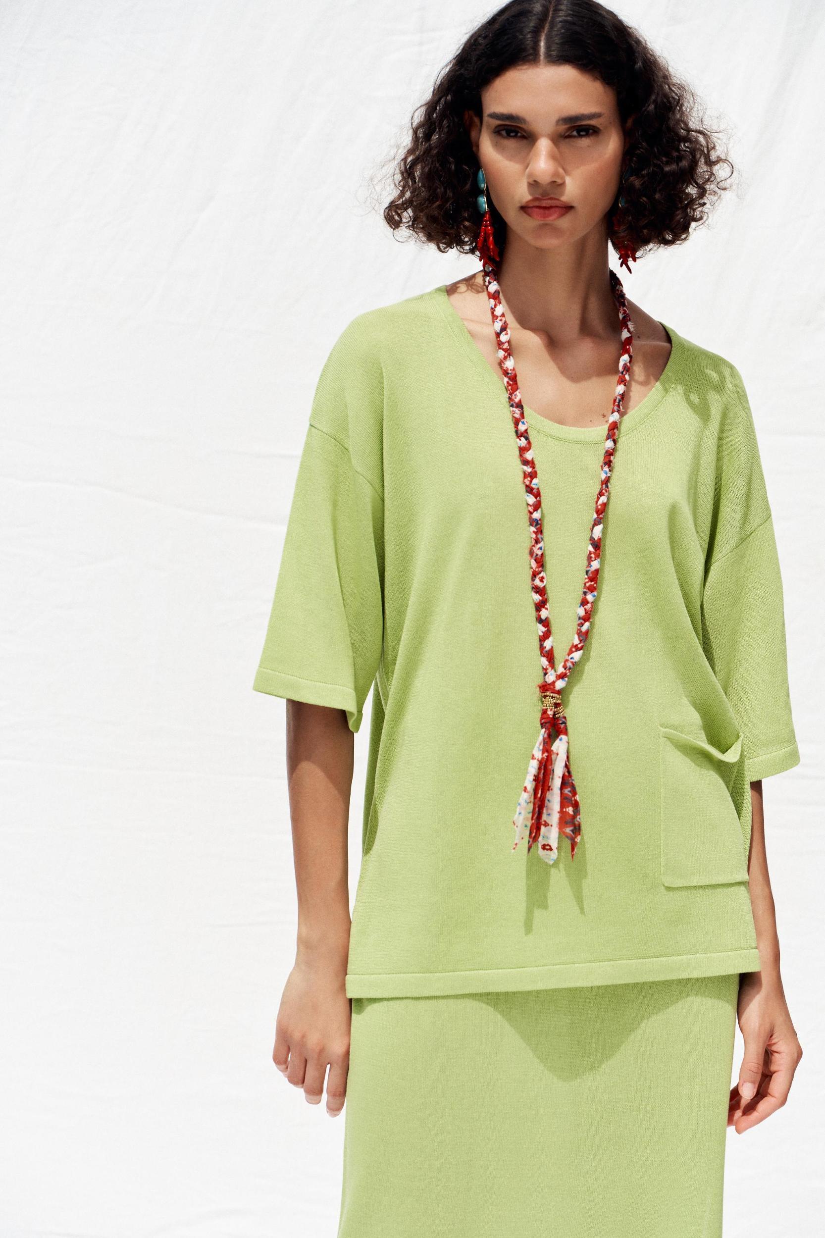 OVERSIZED SHORT SLEEVE KNIT TOP Product Image