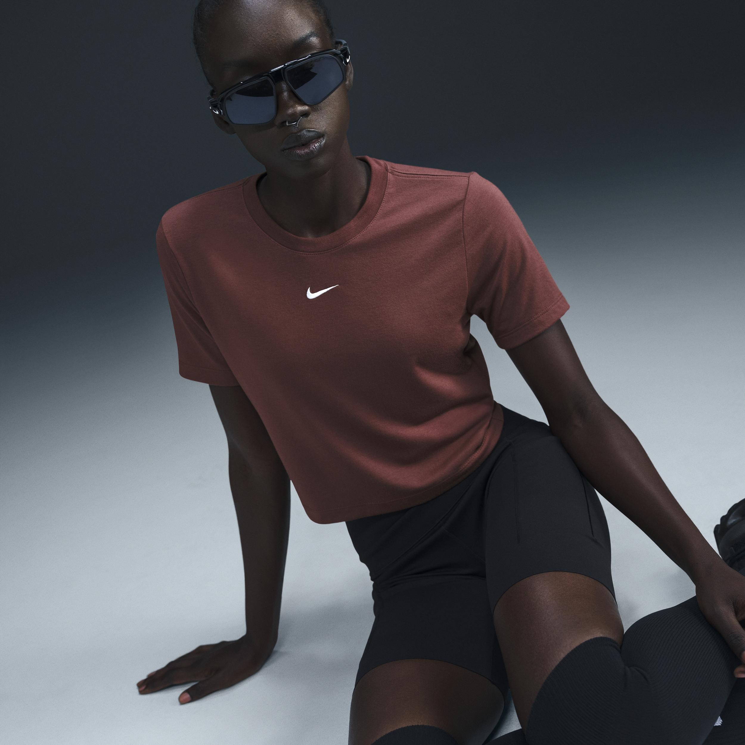 Nike Sportswear Essential Women's Slim Cropped T-Shirt Product Image