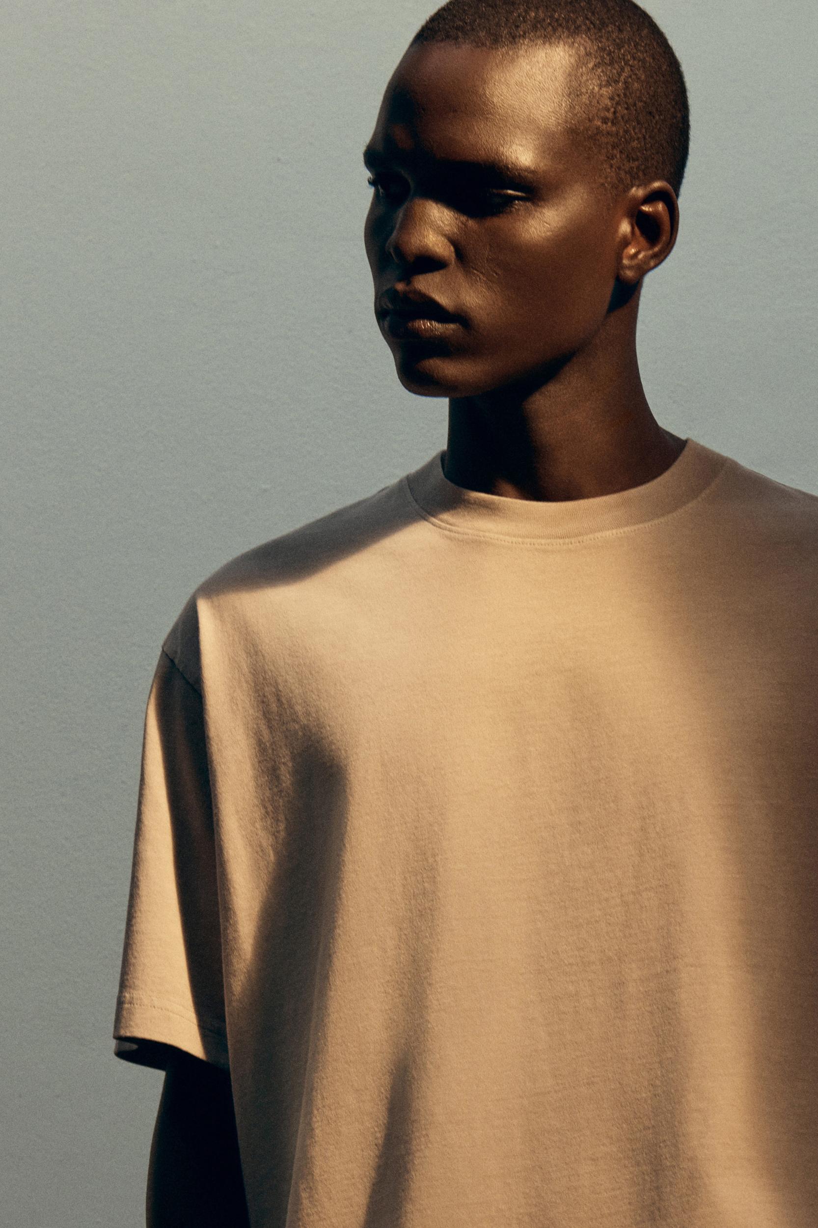 RELAXED LIGHTWEIGHT COTTON TSHIRT Product Image