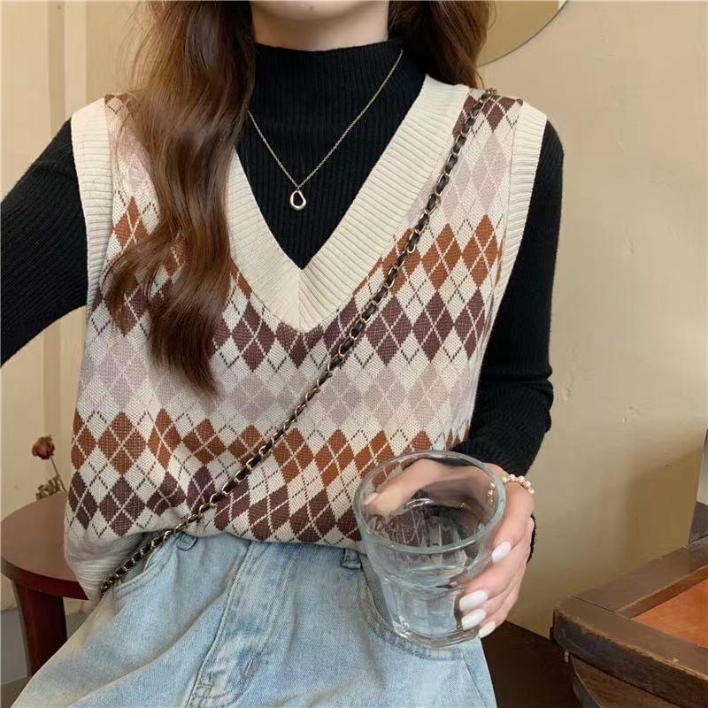 V-Neck Argyle Sweater Vest Product Image