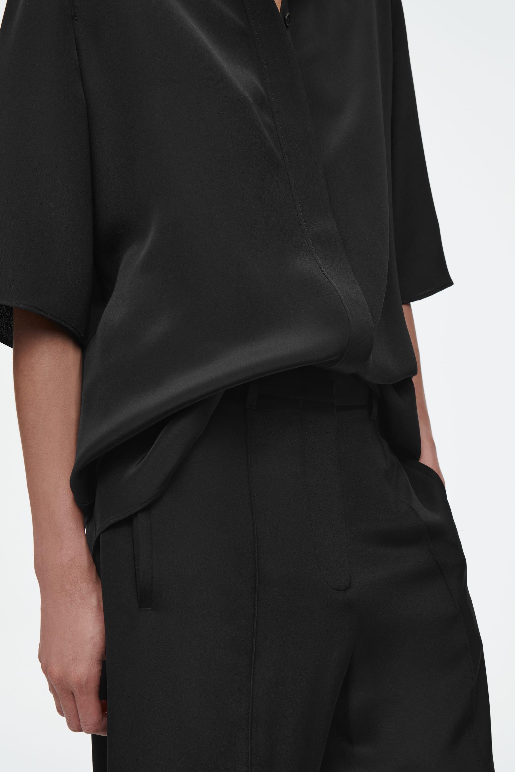 TAILORED SILK SHORTS Product Image