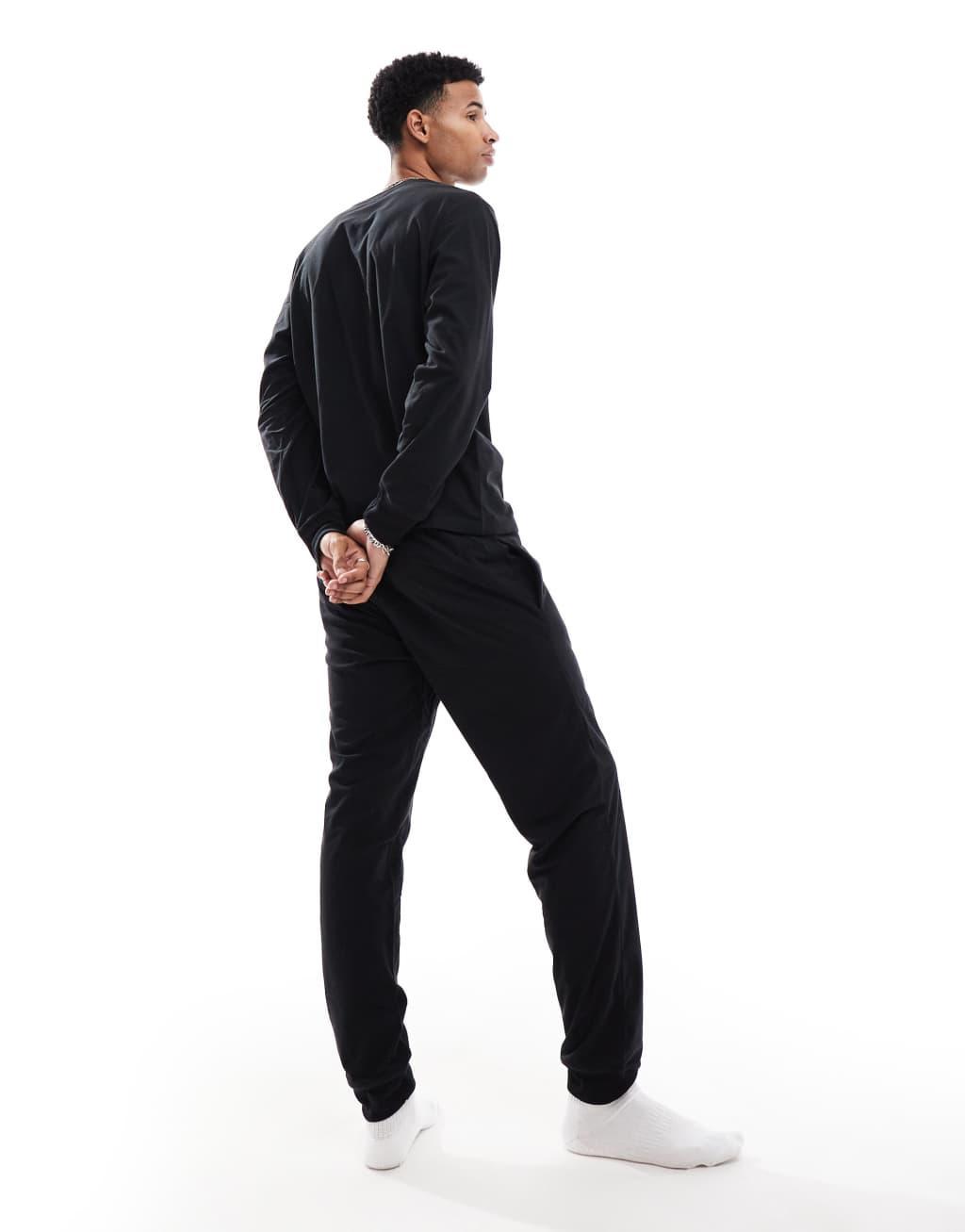 Jack & Jones Lounge set in black Product Image