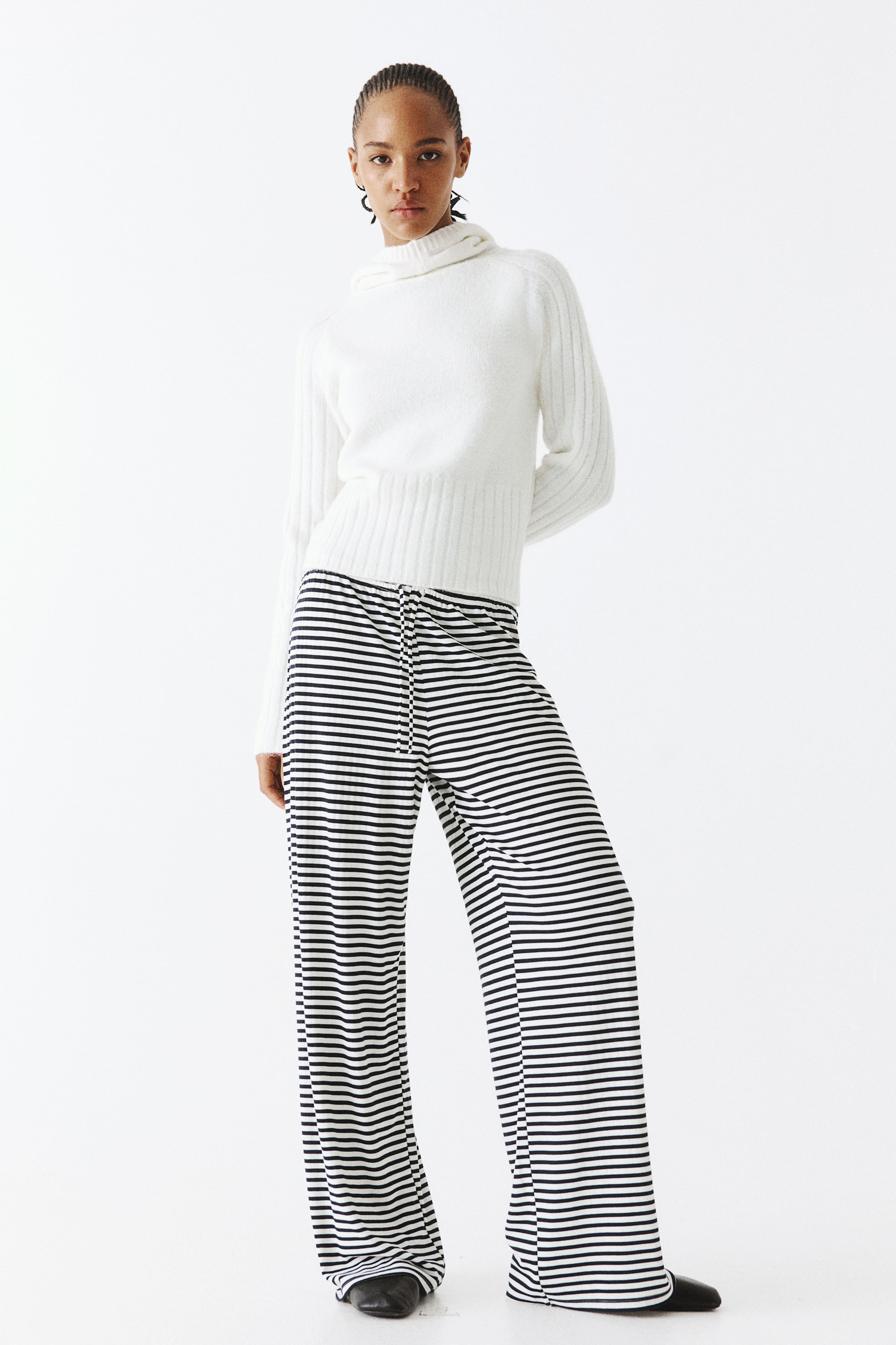 Wide-Leg Drawstring Pants Product Image