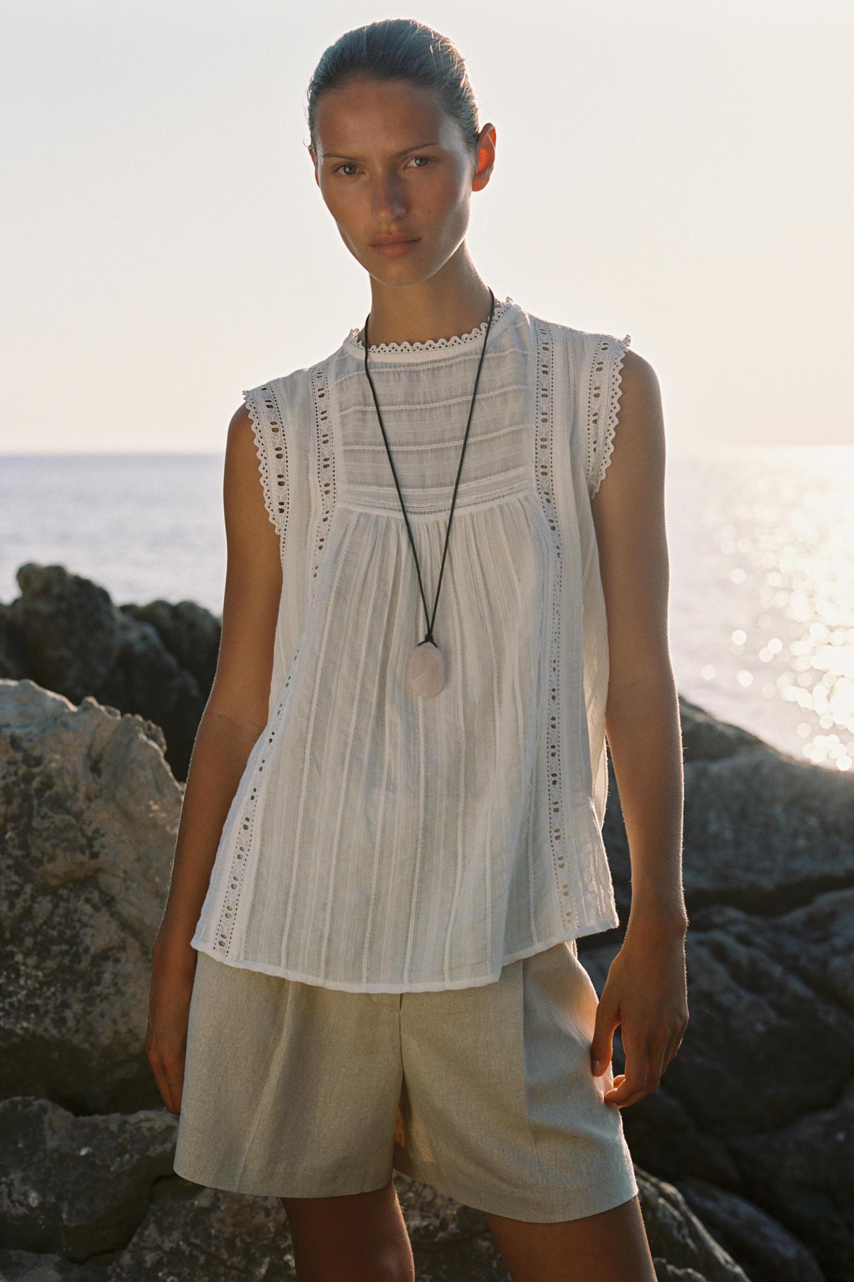 ROMANTIC SLEEVELESS TOP Product Image