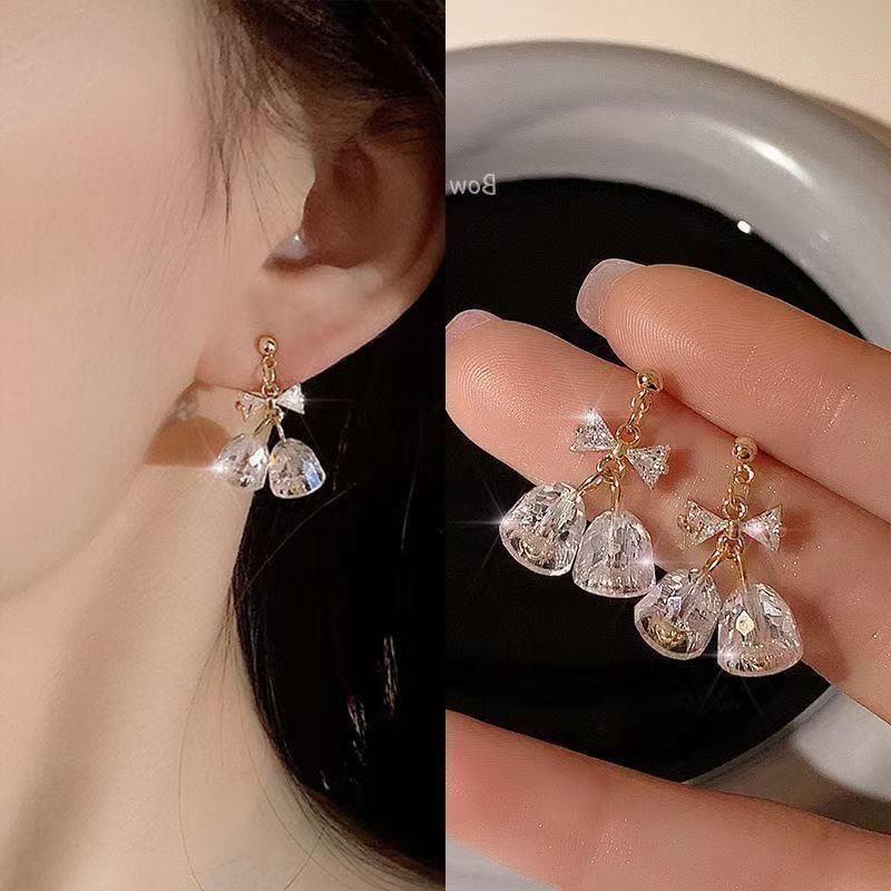 Rhinestone Dangle Earring Product Image