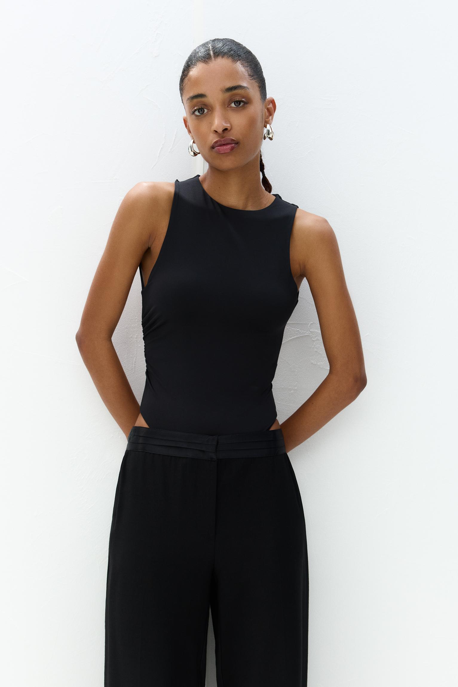 Polyamide bodysuit with an asymmetric back Product Image