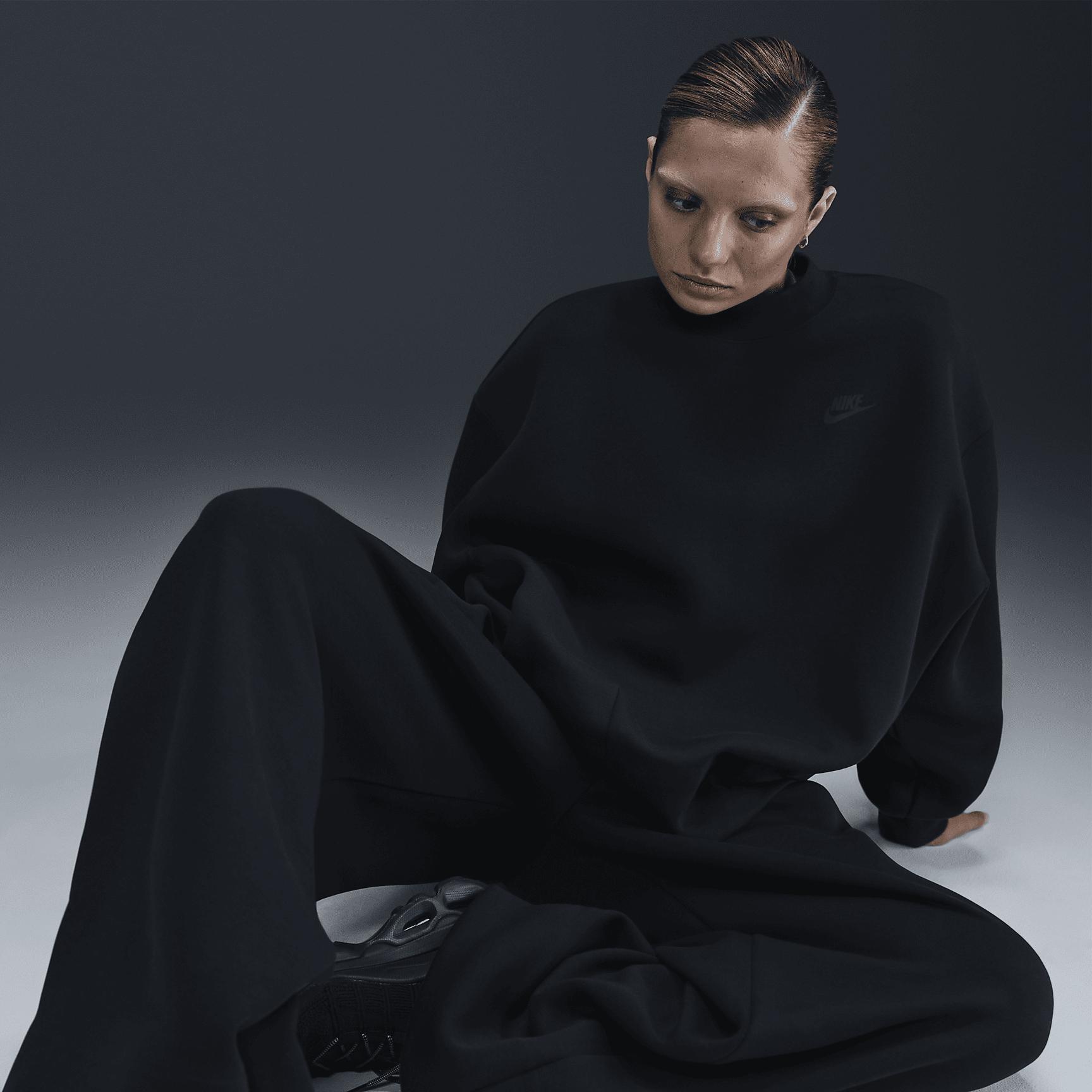 Womens Nike Sportswear Tech Fleece Oversized Crew-Neck Sweatshirt | FV8041-010 Product Image