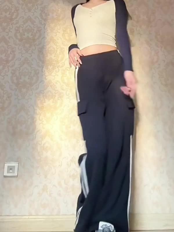 Contrast Color V Neck Long Sleeve Tee Product Image