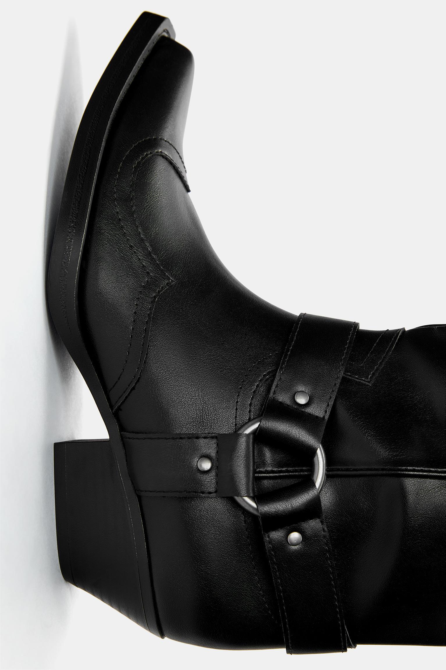 Heeled cowboy boots Product Image