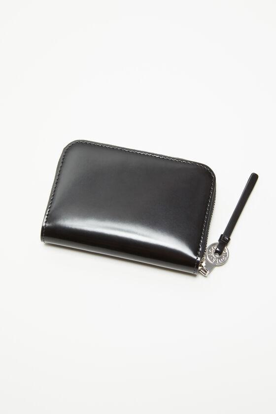 Leather zip wallet Product Image