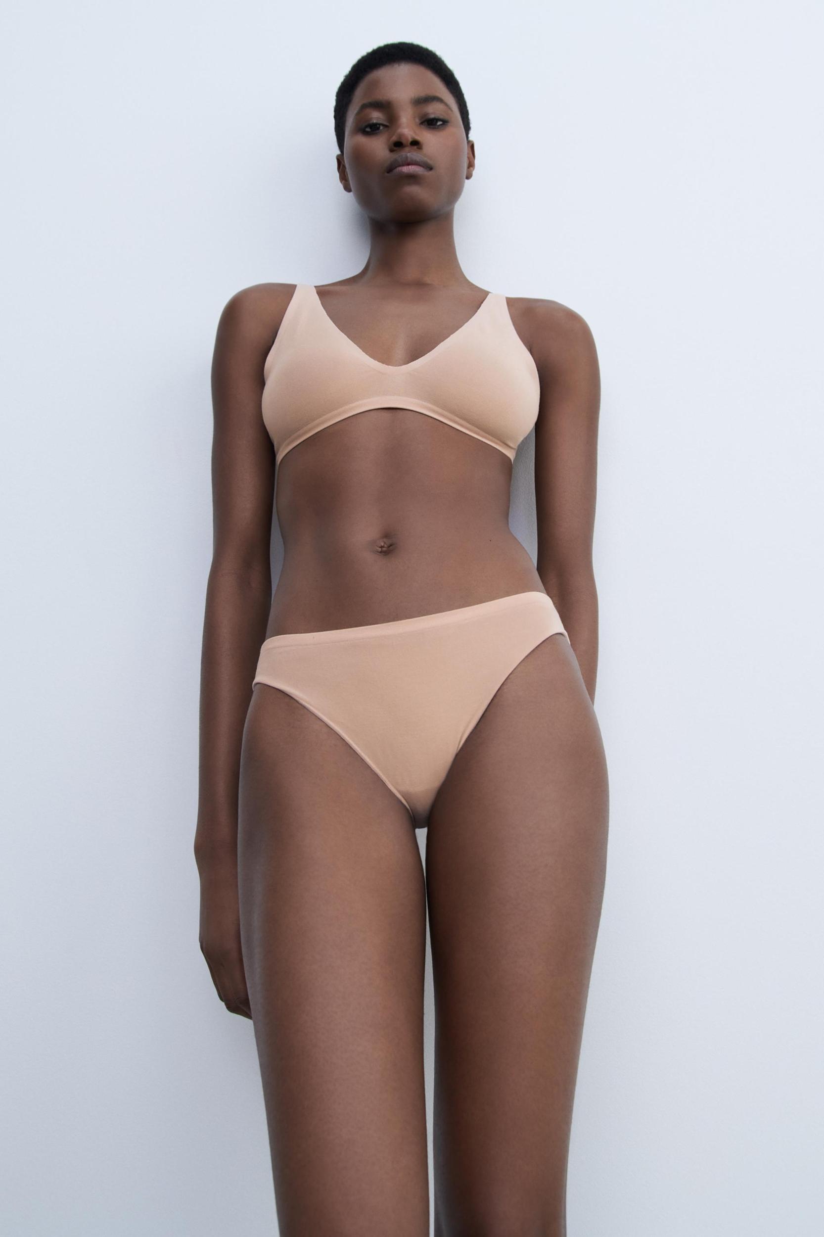SEAMLESS TRIANGLE BRALETTE Product Image