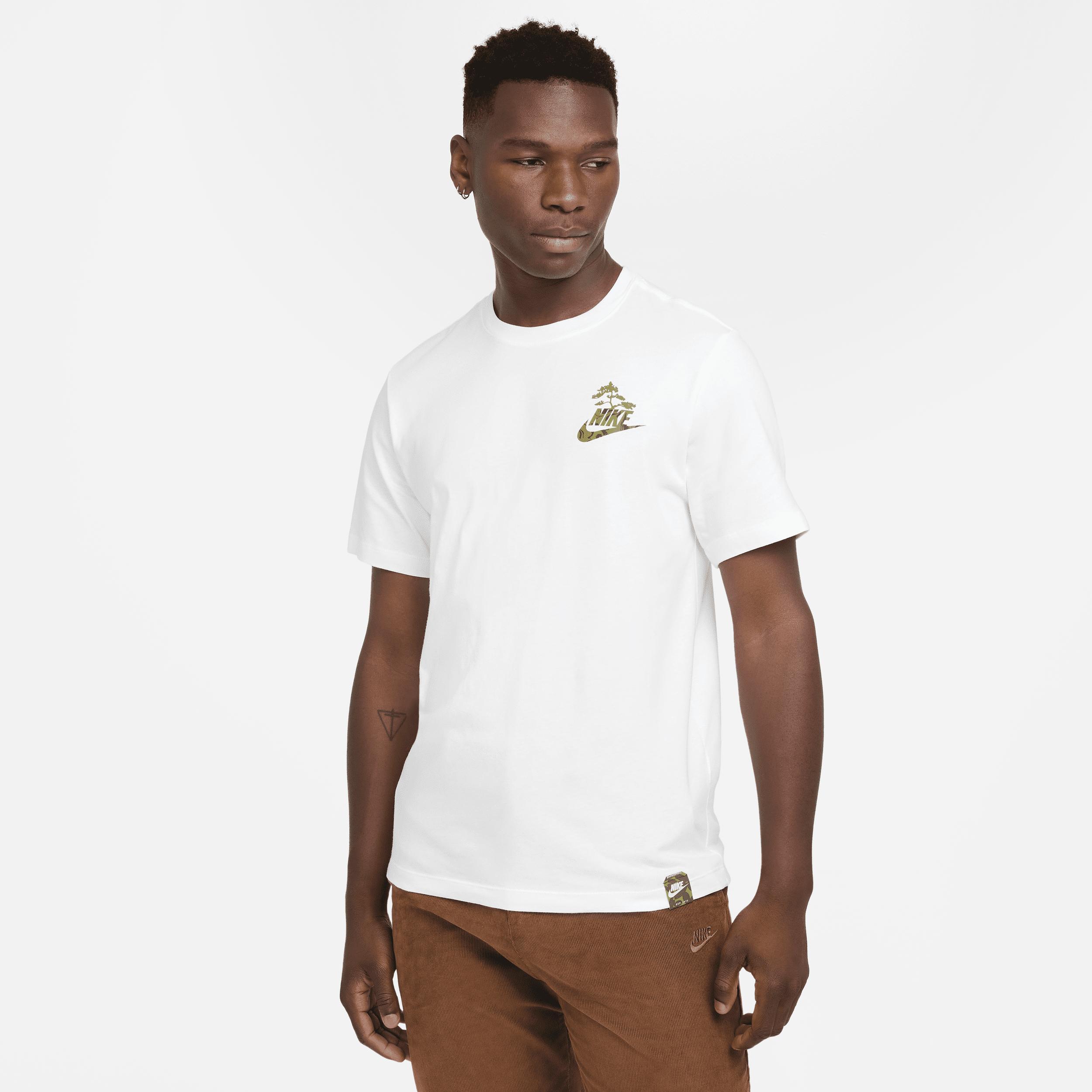 Men's Nike Sportswear Club T-Shirt Product Image