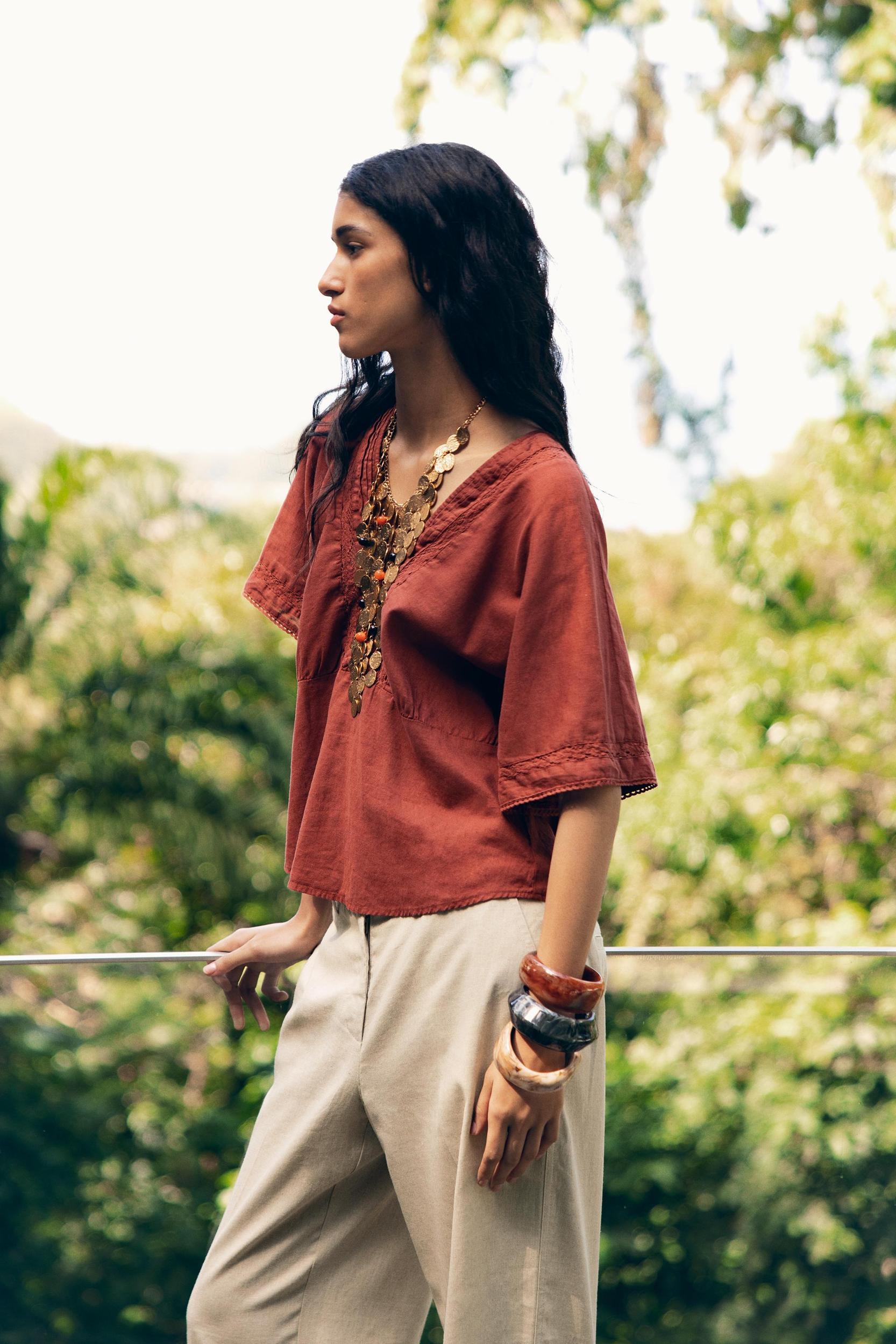 LINEN ENTREDEUX TOP Product Image