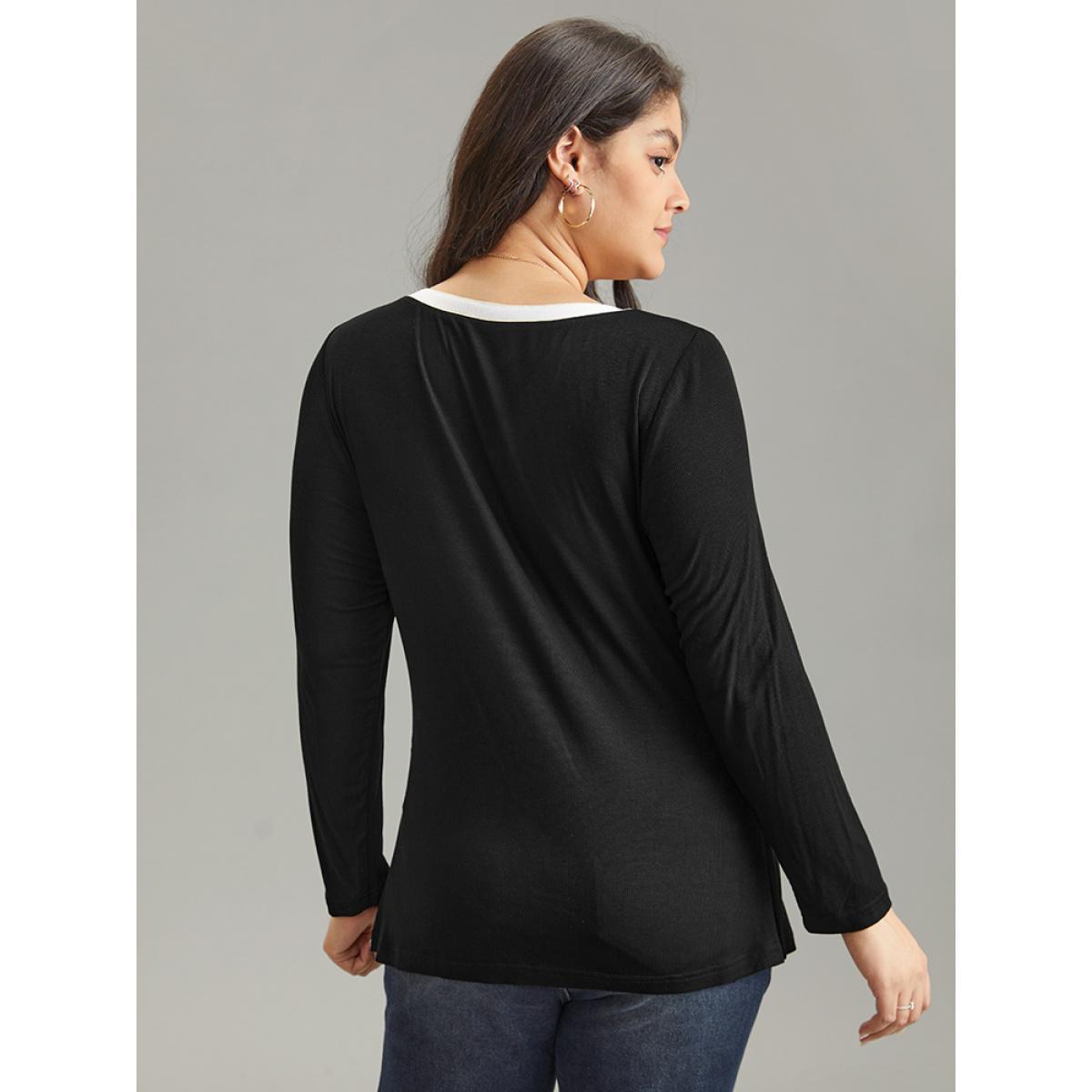 Plus Size Contrast Trim Button Detail Patched Pocket T-shirt Black Women Casual Contrast Plain V-neck Dailywear T-shirts BloomChic 18-20/2X Product Image