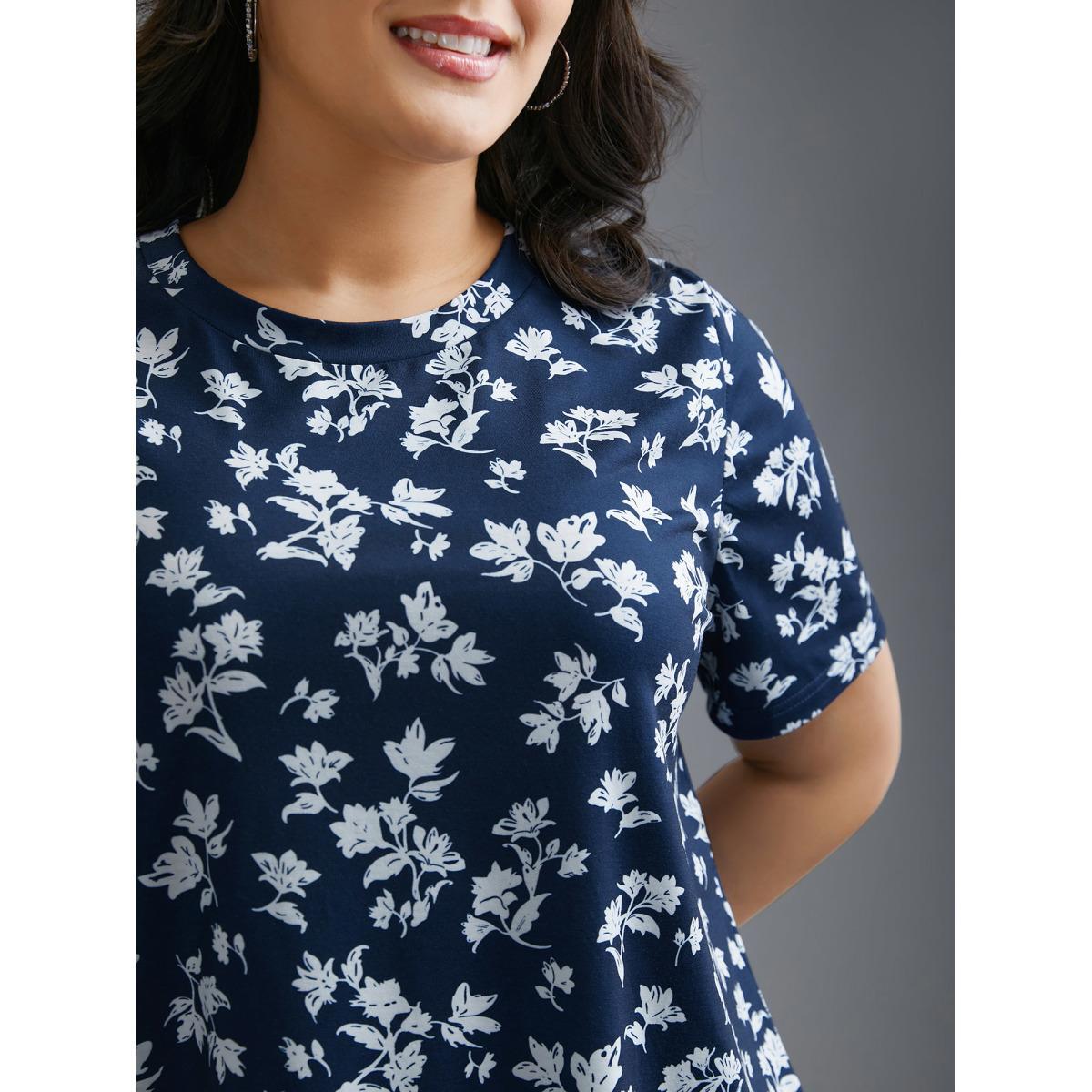 Plus Size Round Neck Floral Print Fitted T-Shirt Indigo Women Casual Non Natural Flowers Round Neck Everyday T-shirts BloomChic 18-20/2X Product Image
