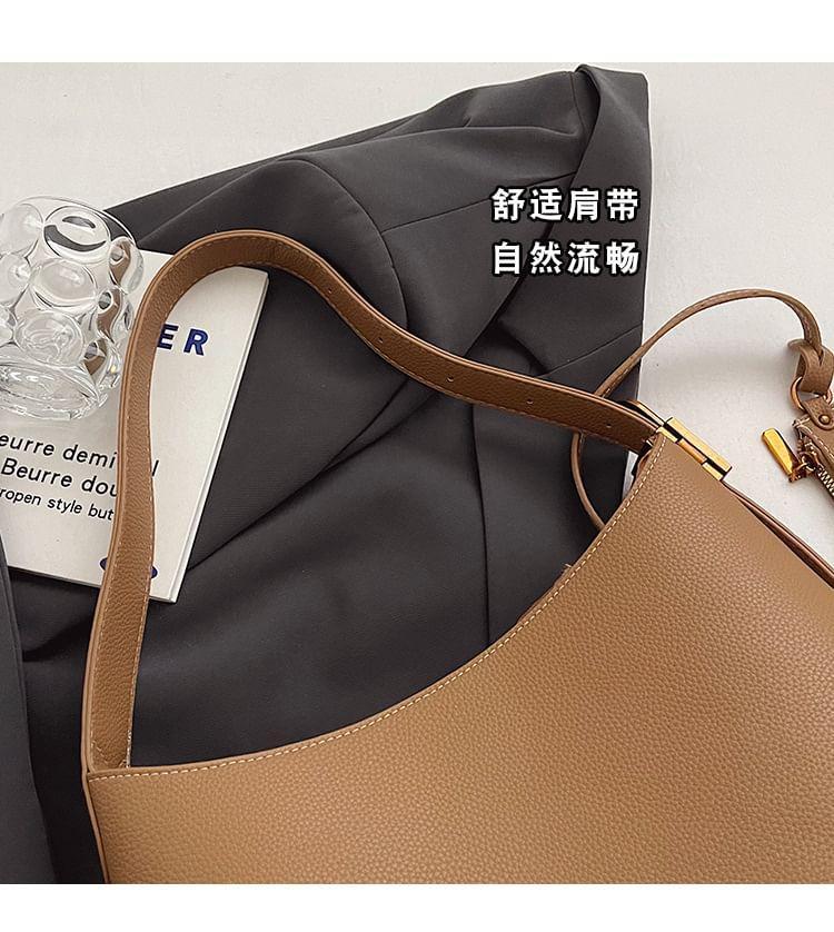 Set: Plain Faux Leather Tote Bag + Pouch Product Image