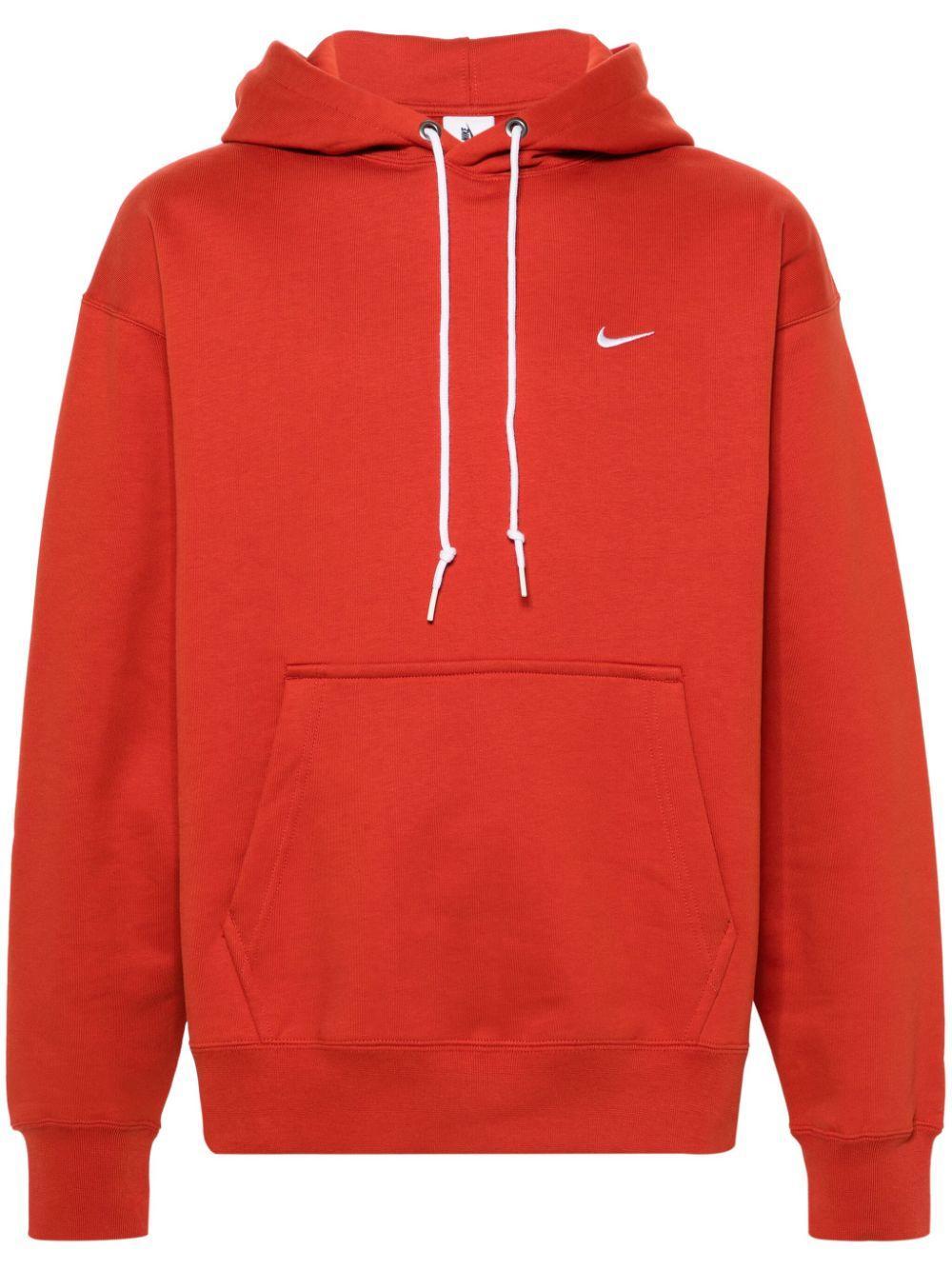 NIKE Solo Swoosh Hoodie In Rot Product Image