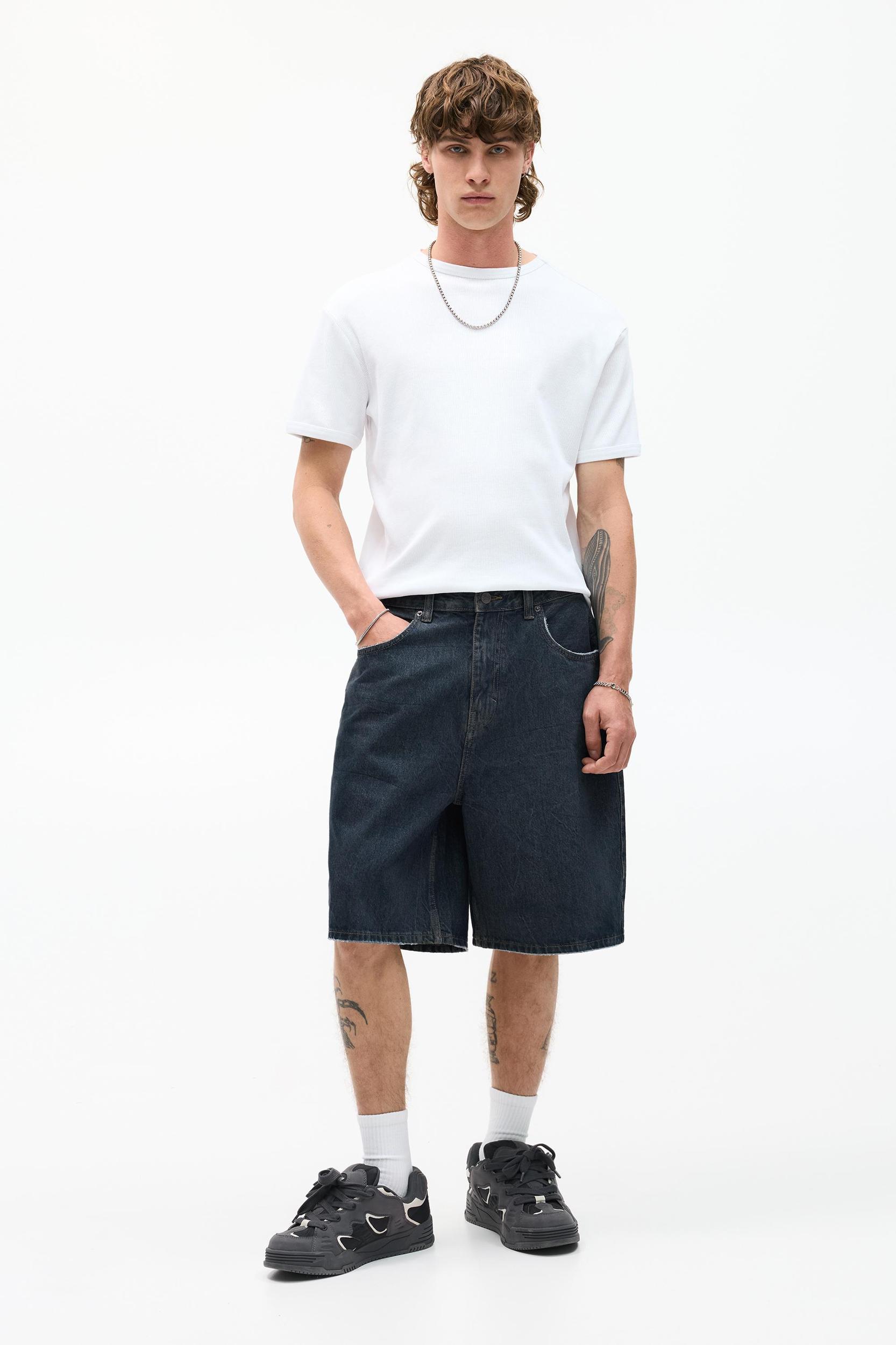 Loose baggy denim Bermuda shorts Product Image