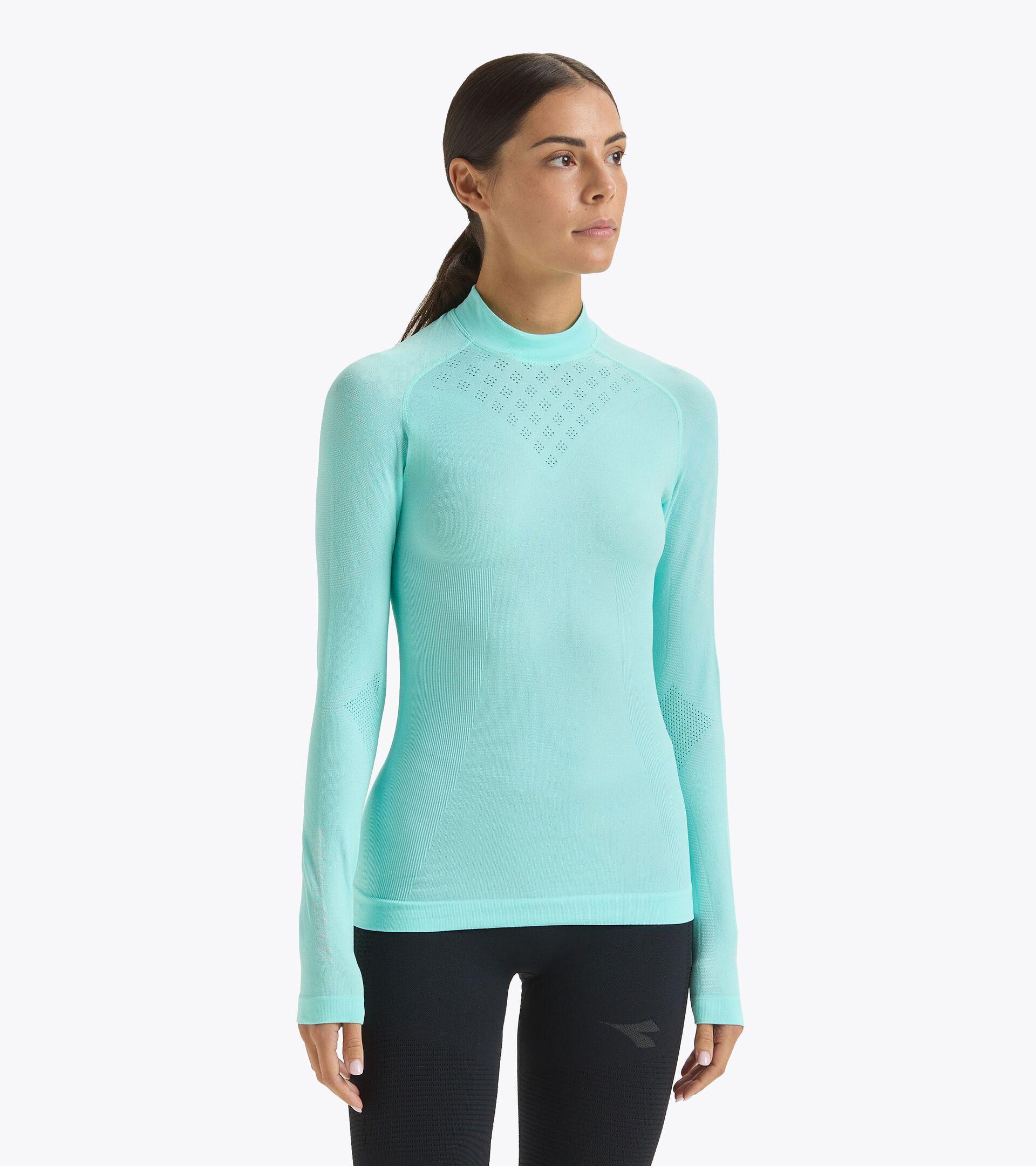 L. TURTLE NECK ACT Product Image