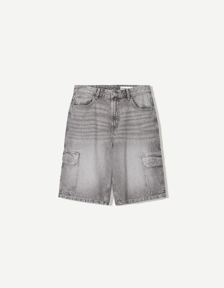 Baggy cargo Bermuda shorts Product Image