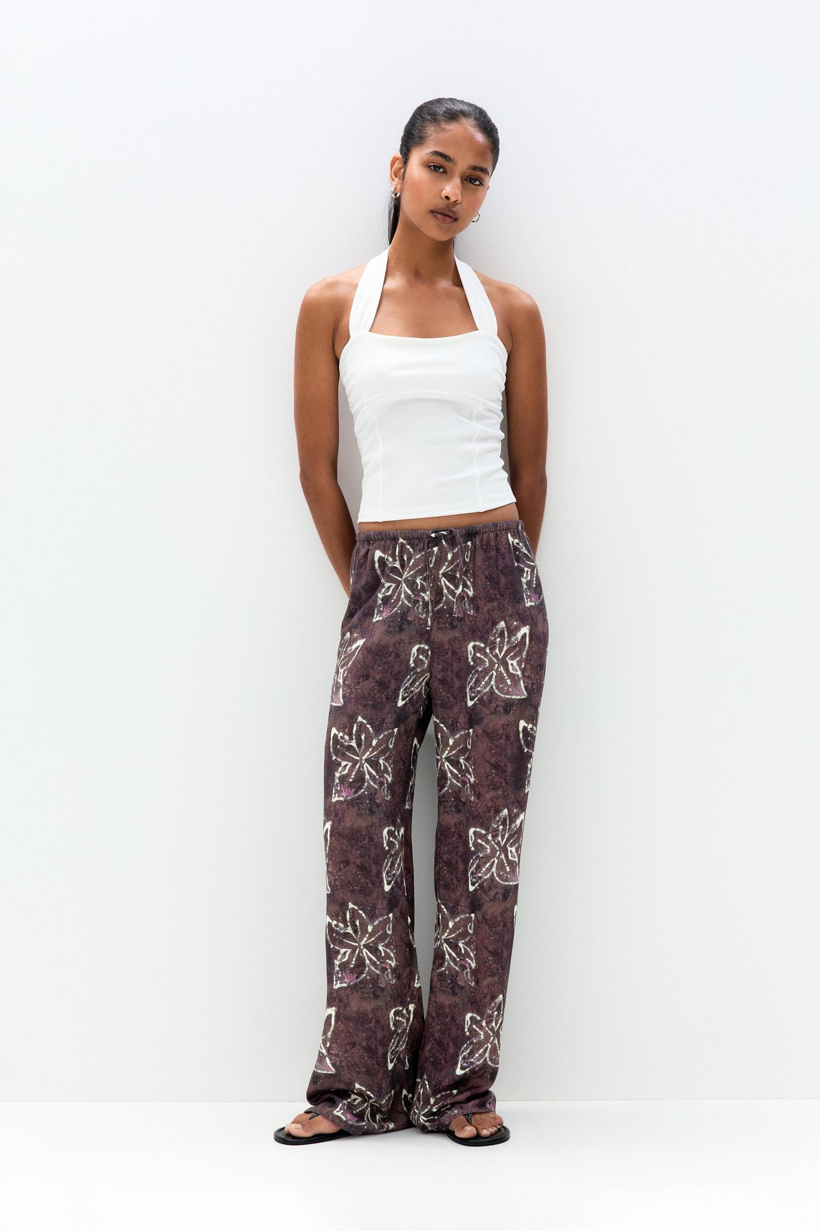 Loose-fitting floral print pants Product Image