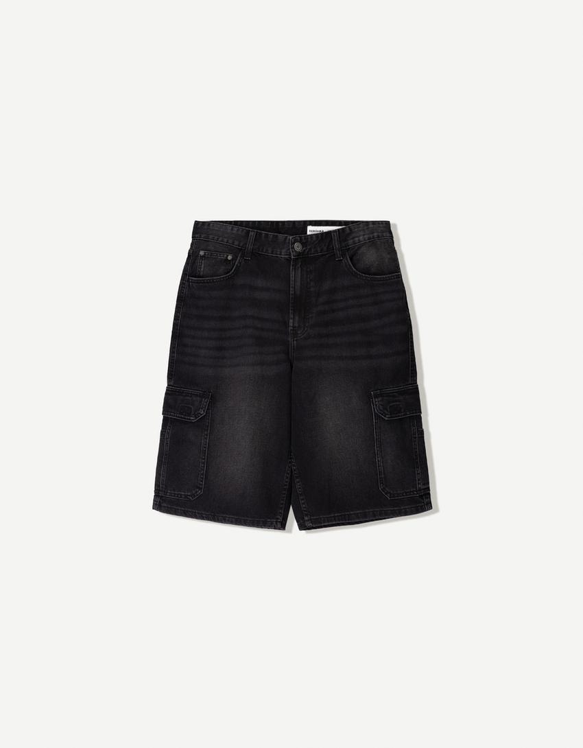 Baggy cargo Bermuda shorts Product Image