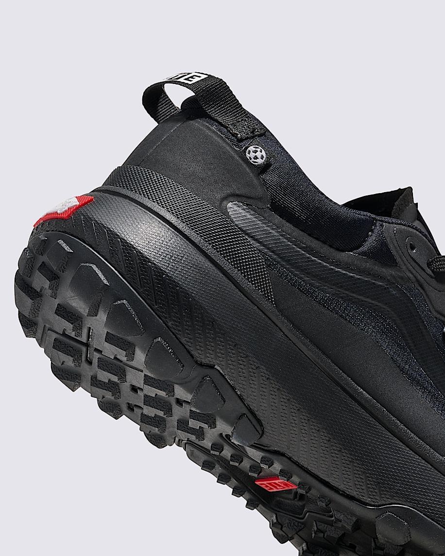 Crosspath Shoe in Black| Vans US Product Image