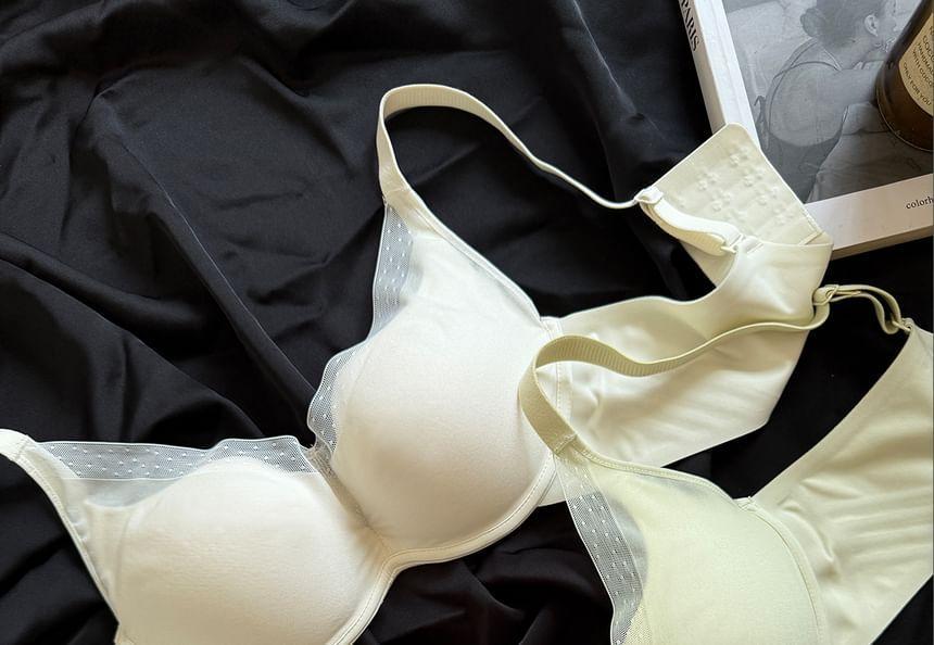 Mesh Trim Wireless Bra Product Image