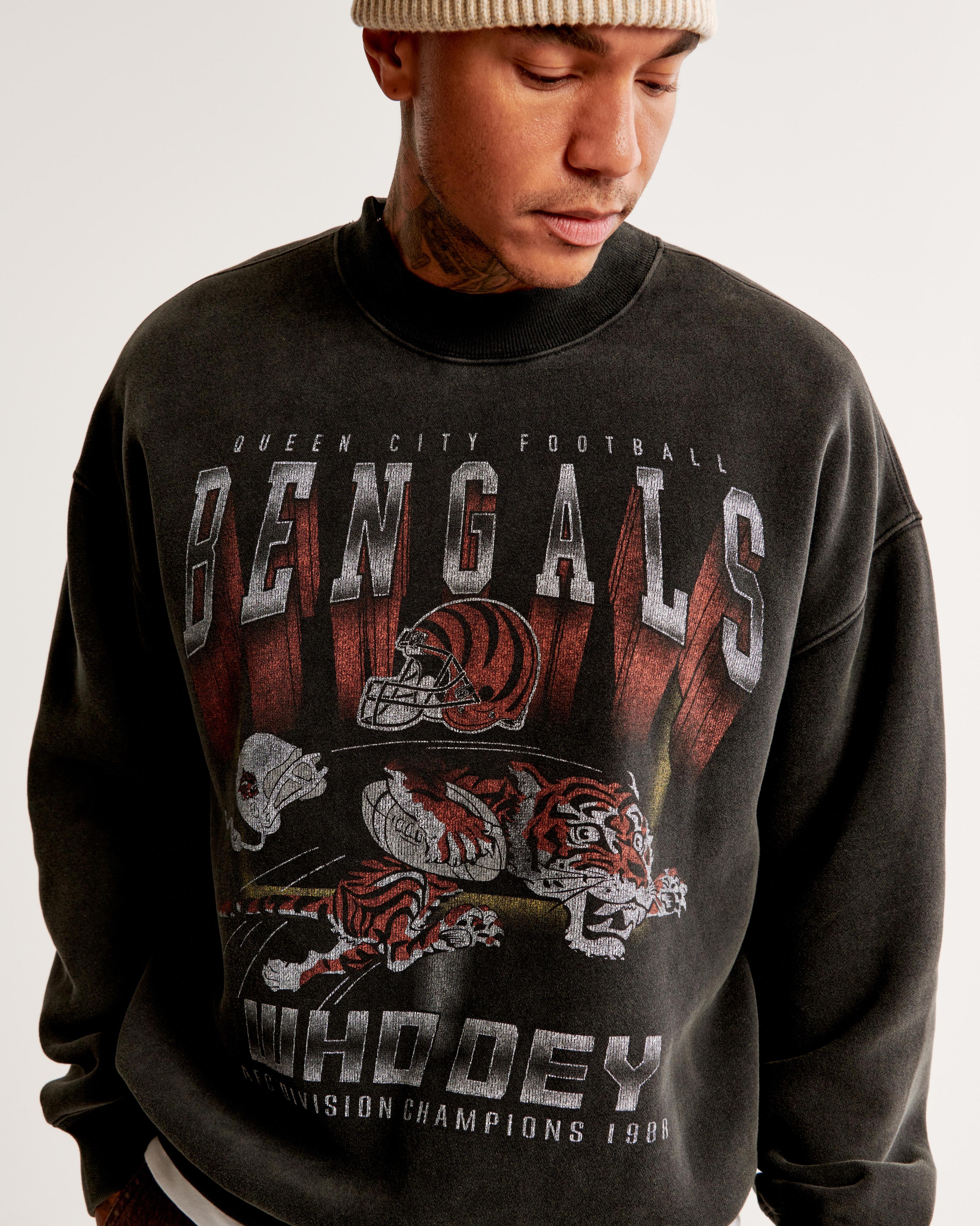 Tampa Bay Buccaneers Graphic Crew Sweatshirt Product Image