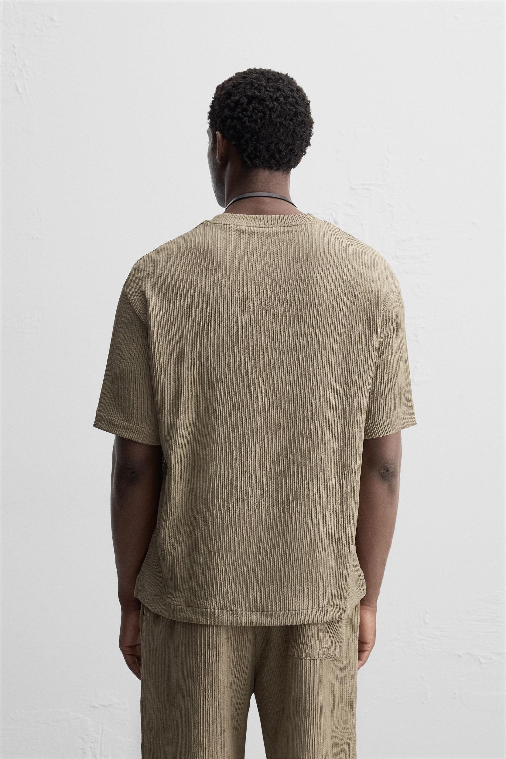 IRREGULAR TEXTURED T-SHIRT Product Image