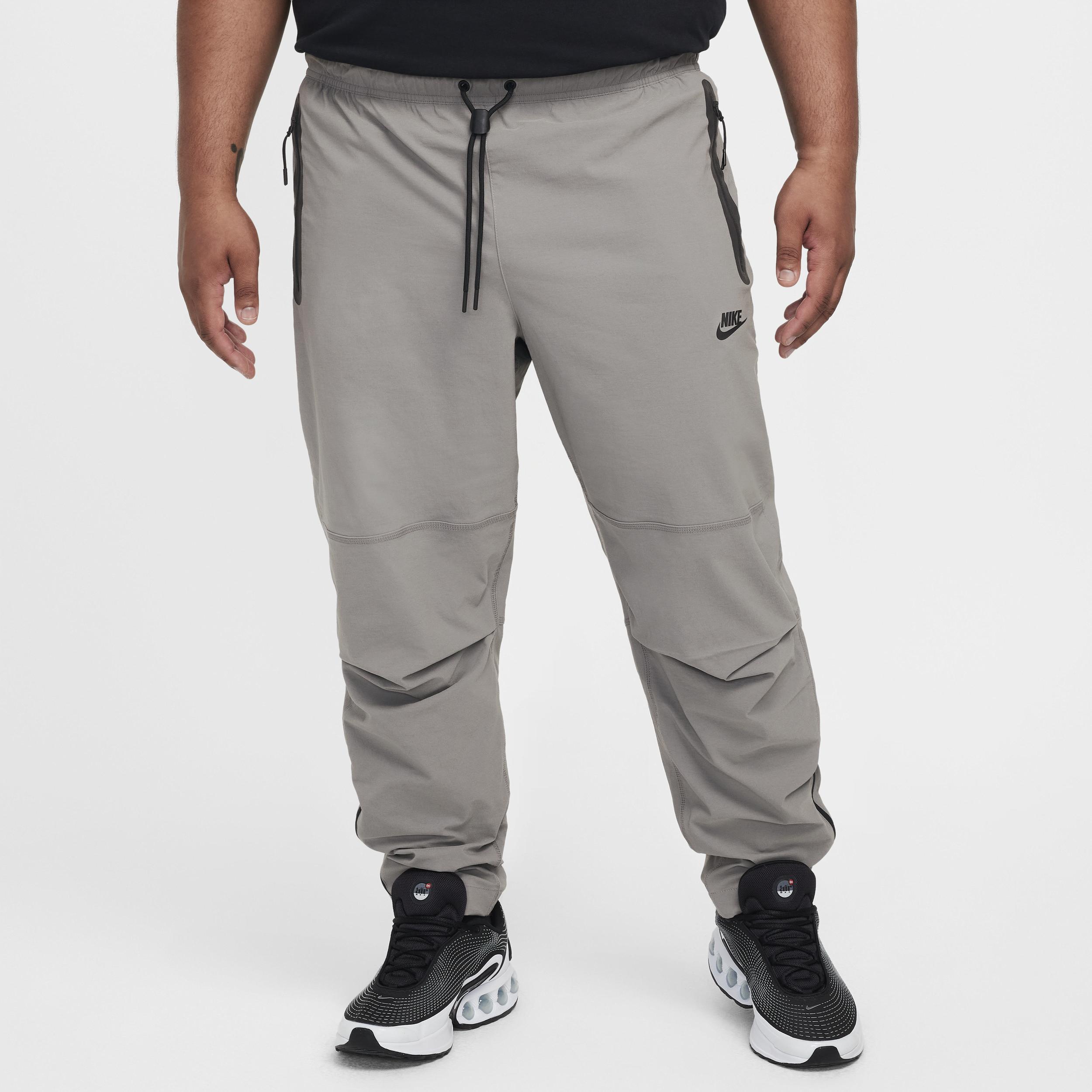 Nike Men's Tech Woven Pants Product Image