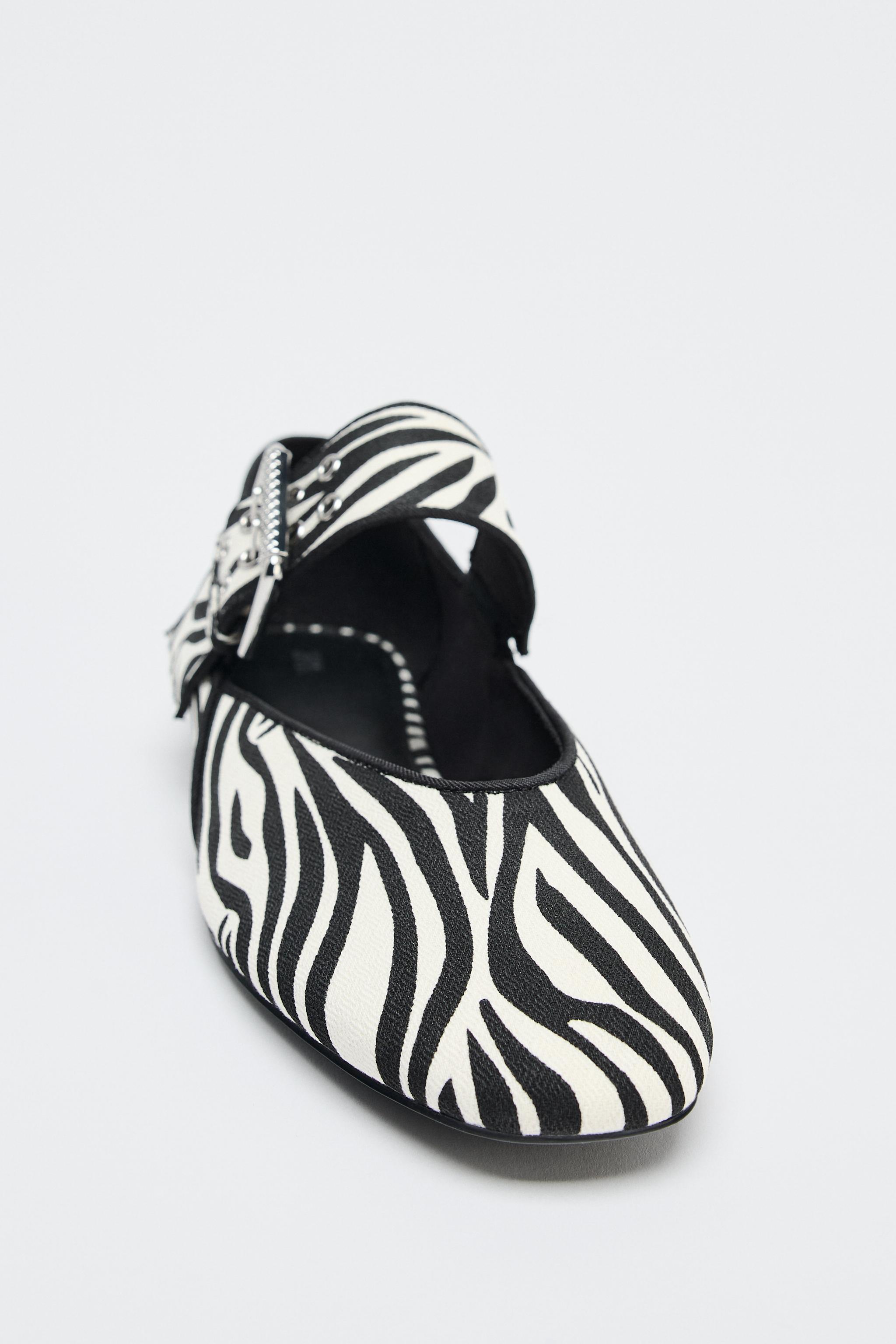 ANIMAL PRINT BUCKLE BALLET FLATS Product Image