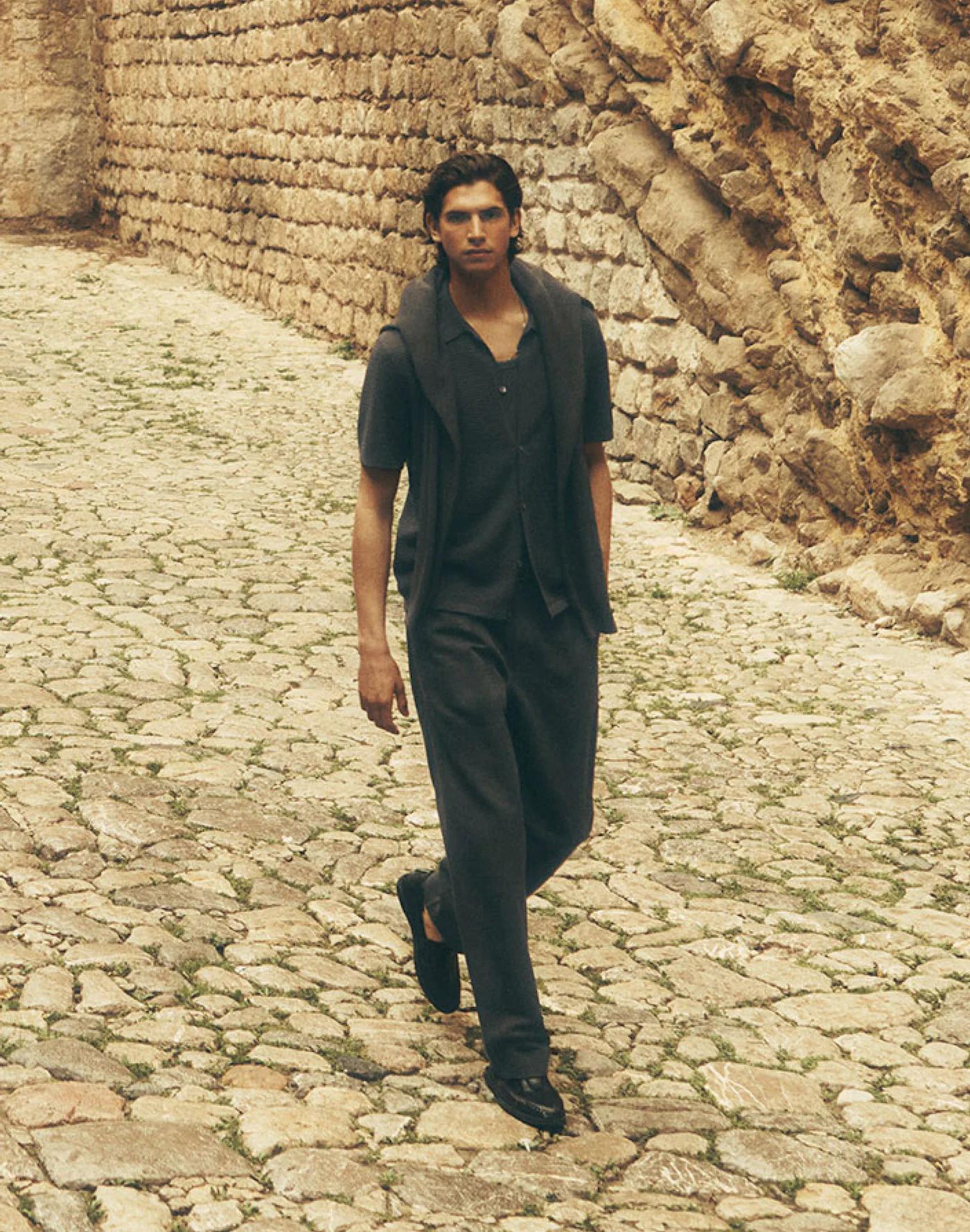 Pleated Trousers in Cotton-Linen Blend Product Image