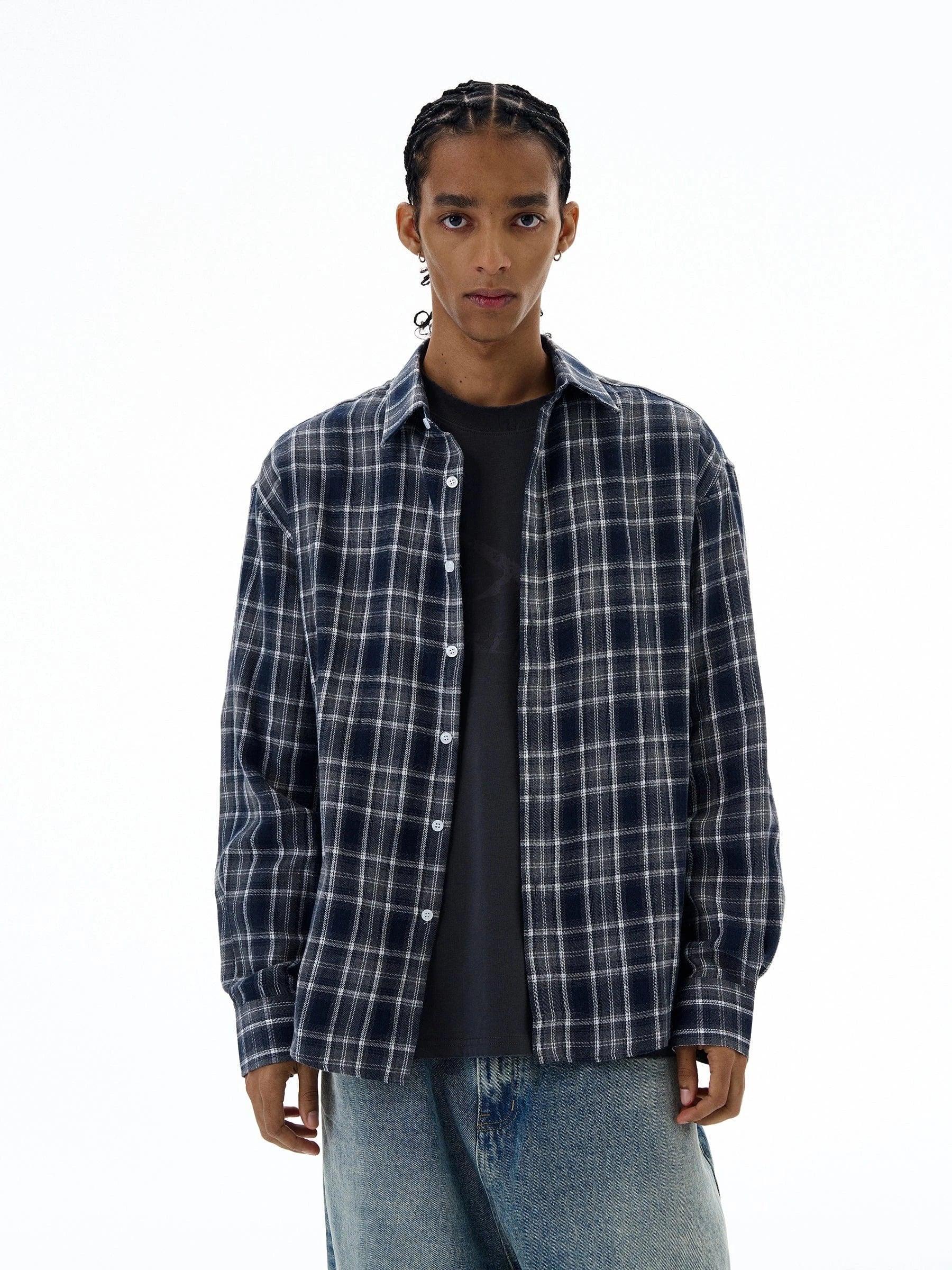 RT No. 19544 PLAID BUTTON-UP SHIRT Product Image